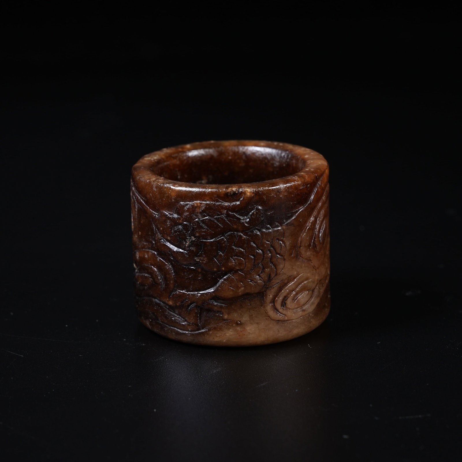 A ANCIENT JADE THUMB RING WITH AUSPICIOUS CLOUD PATTERN: Ancient Jade Thumb Ring with Auspicious Cloud Pattern