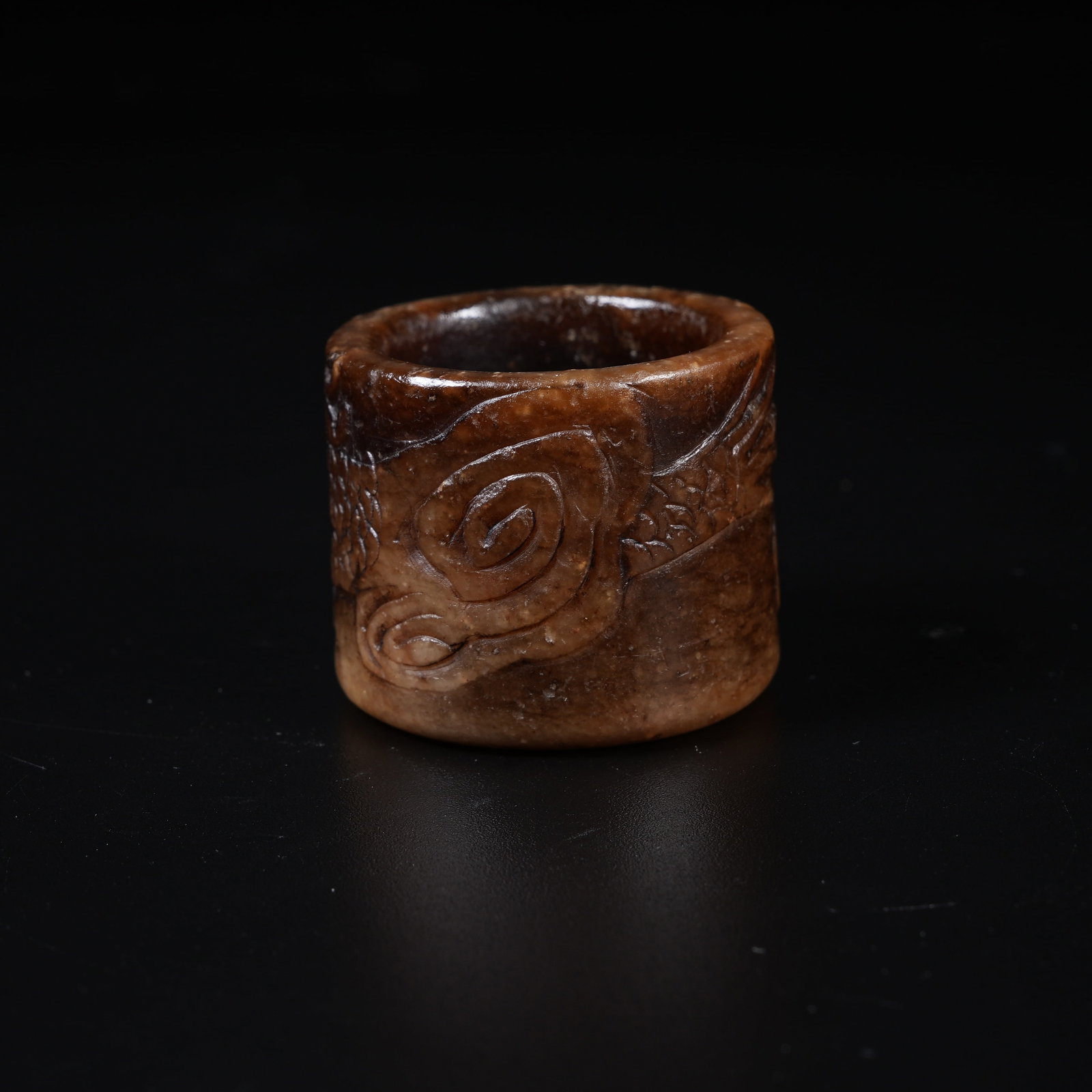 A ANCIENT JADE THUMB RING WITH AUSPICIOUS CLOUD PATTERN - 2