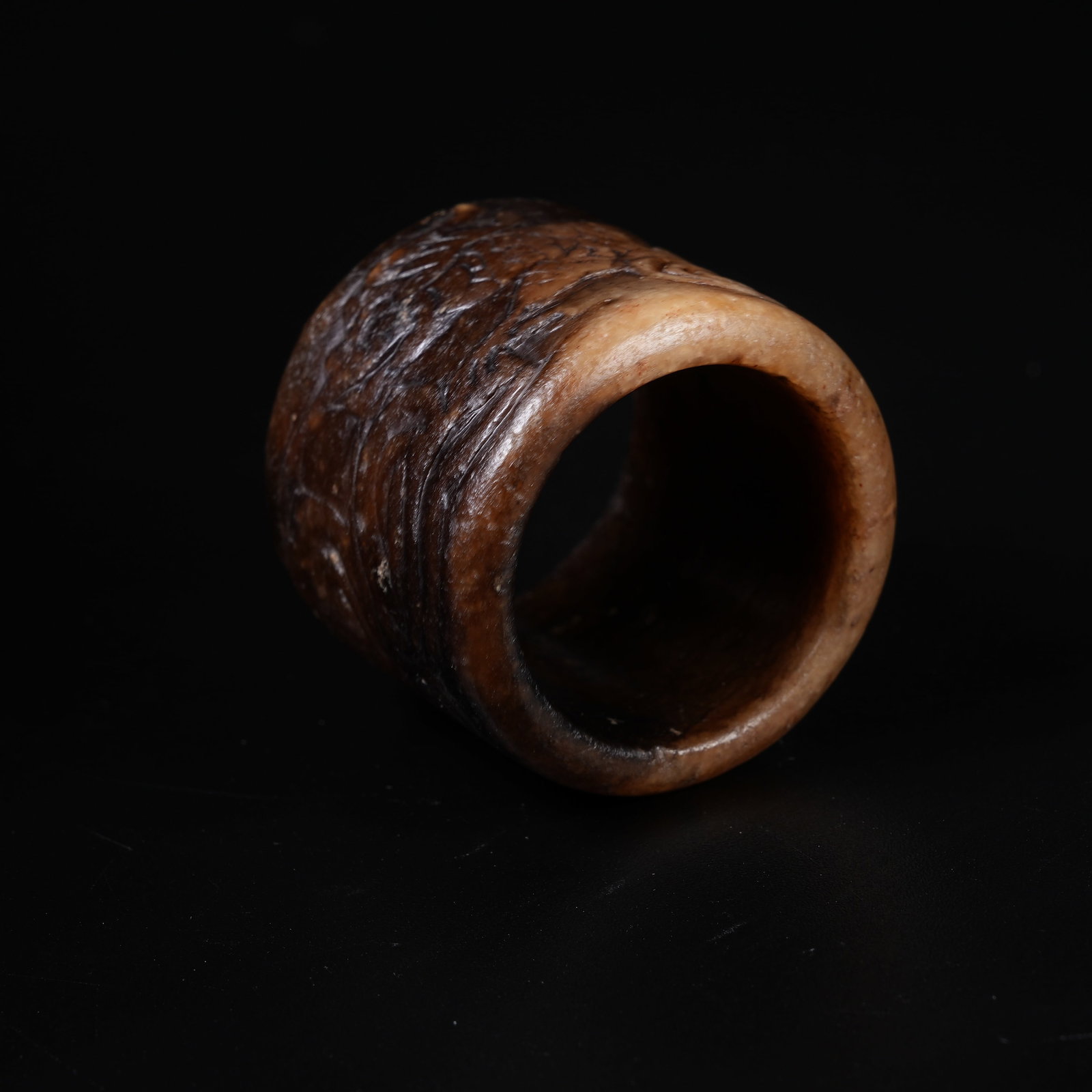 A ANCIENT JADE THUMB RING WITH AUSPICIOUS CLOUD PATTERN - 9