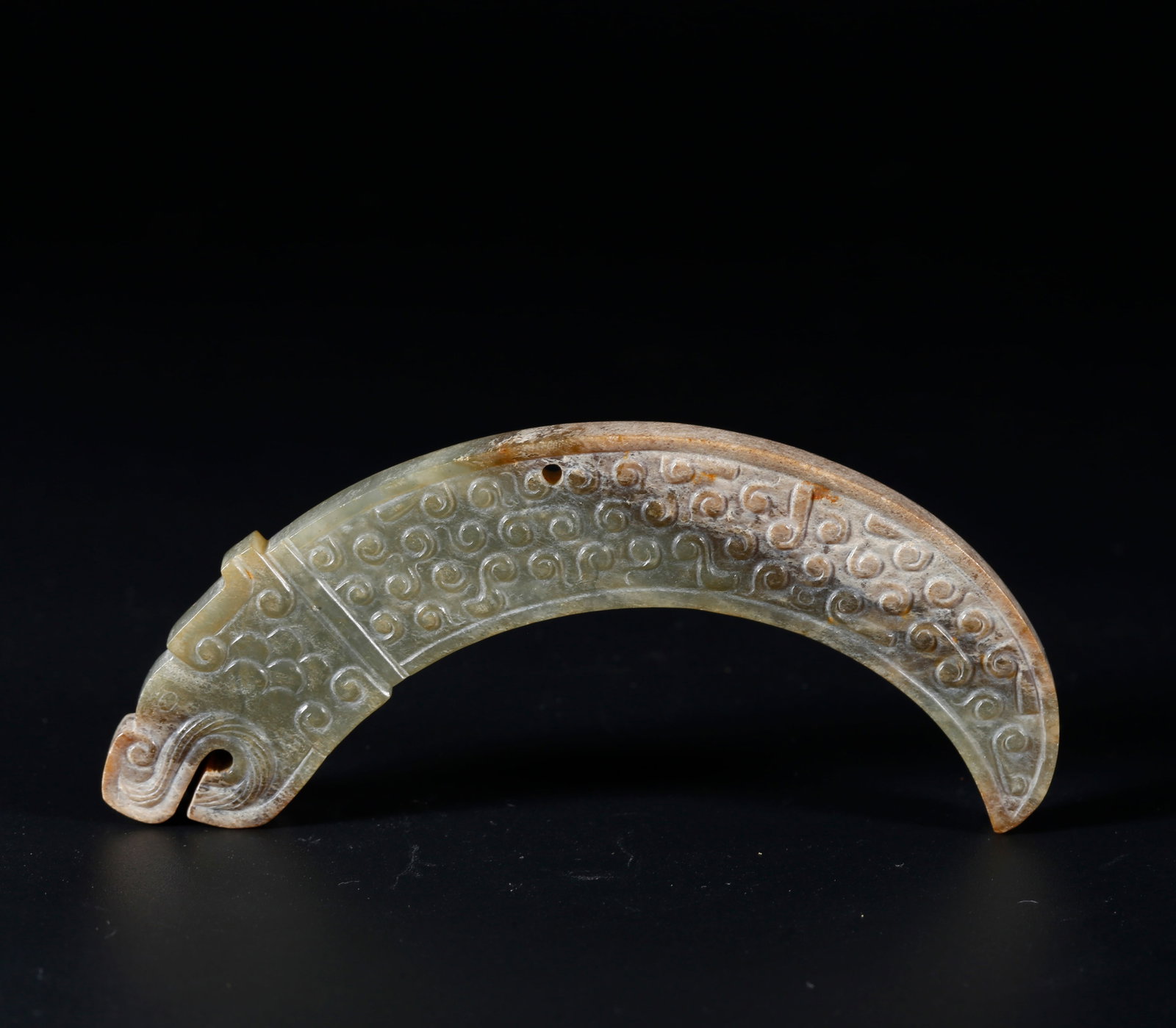A ARCHAIC JADE DRAGON ORNAMENT PENDANT (1 of 10)