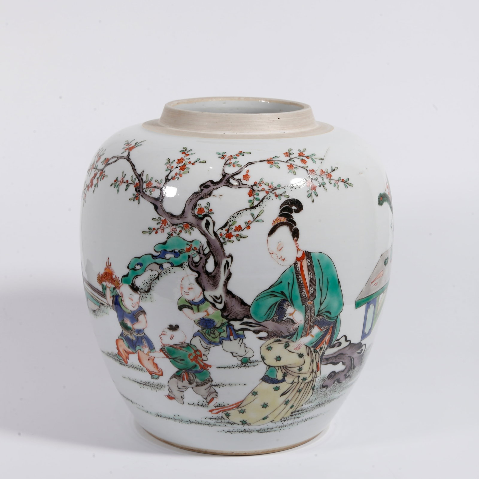 A WUCAI JAR WITH BEAUTY FIGURES: Wucai Jar with Beauty Figures