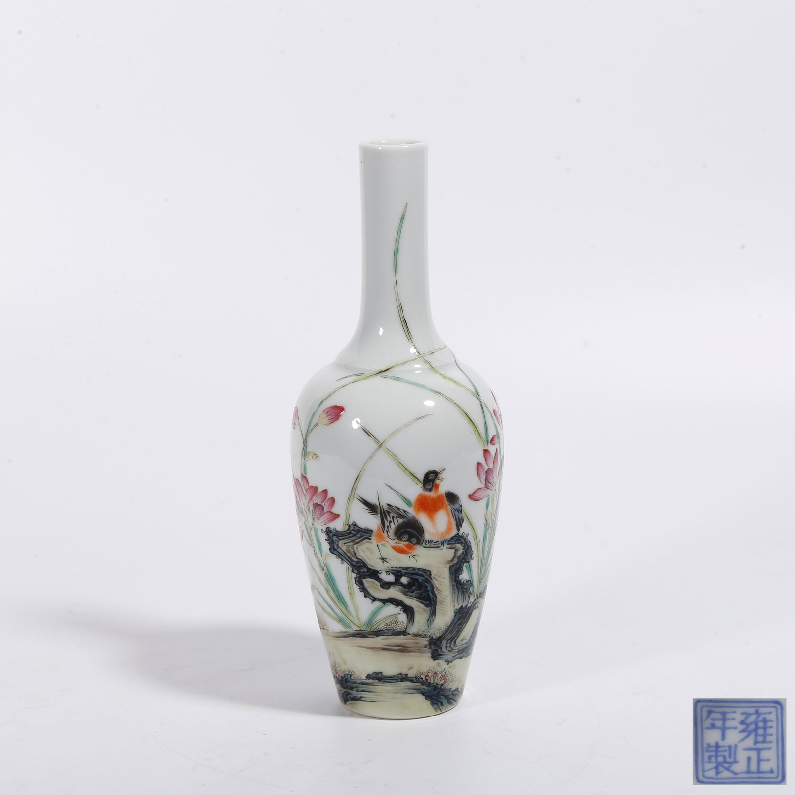 A FAMILLE ROSE PRESENTATION VASE WITH ROCK, FLOWER AND BIRD PATTERN: Famille Rose Presentation Vase with Rock, Flower and Bird Pattern