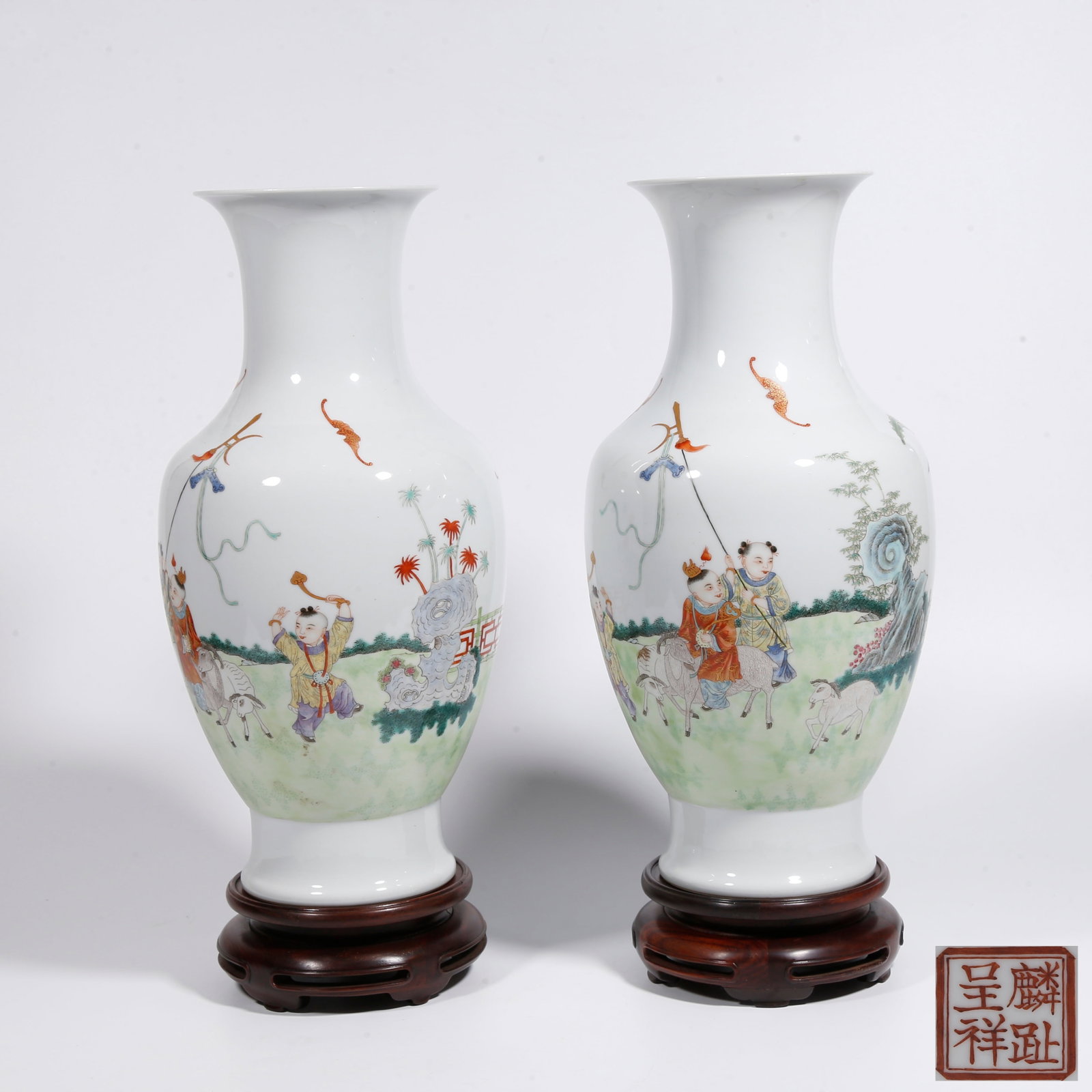A PAIR OF FAMILLE ROSE VASES WITH FIGURE MOTIFS (1 of 10)