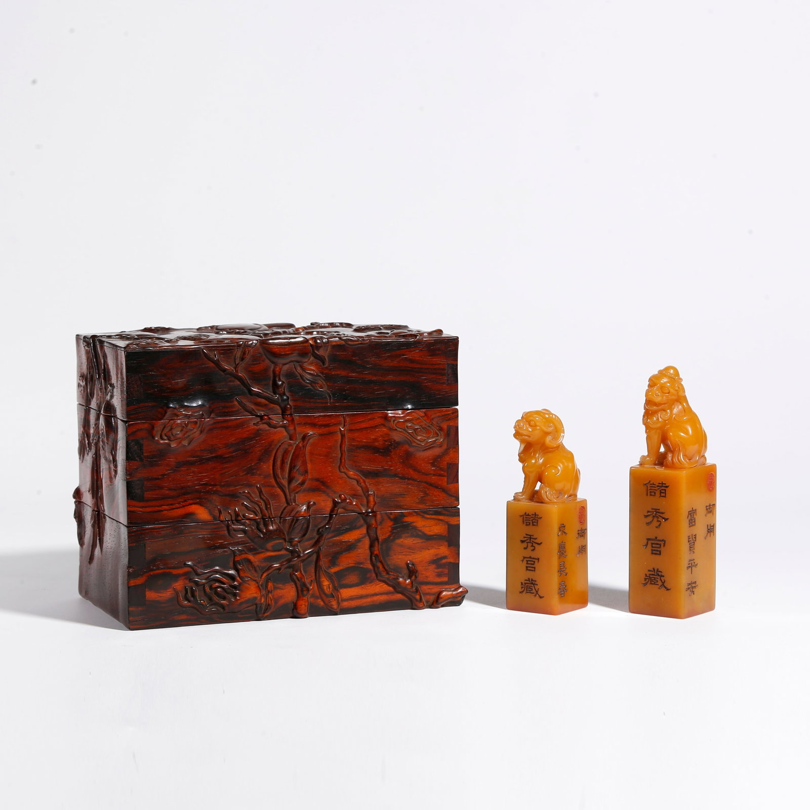 A SET OF SHOUSHAN TIANHUANG STONE SEALS CARVED WITH BEAST KNOBS (1 of 8)