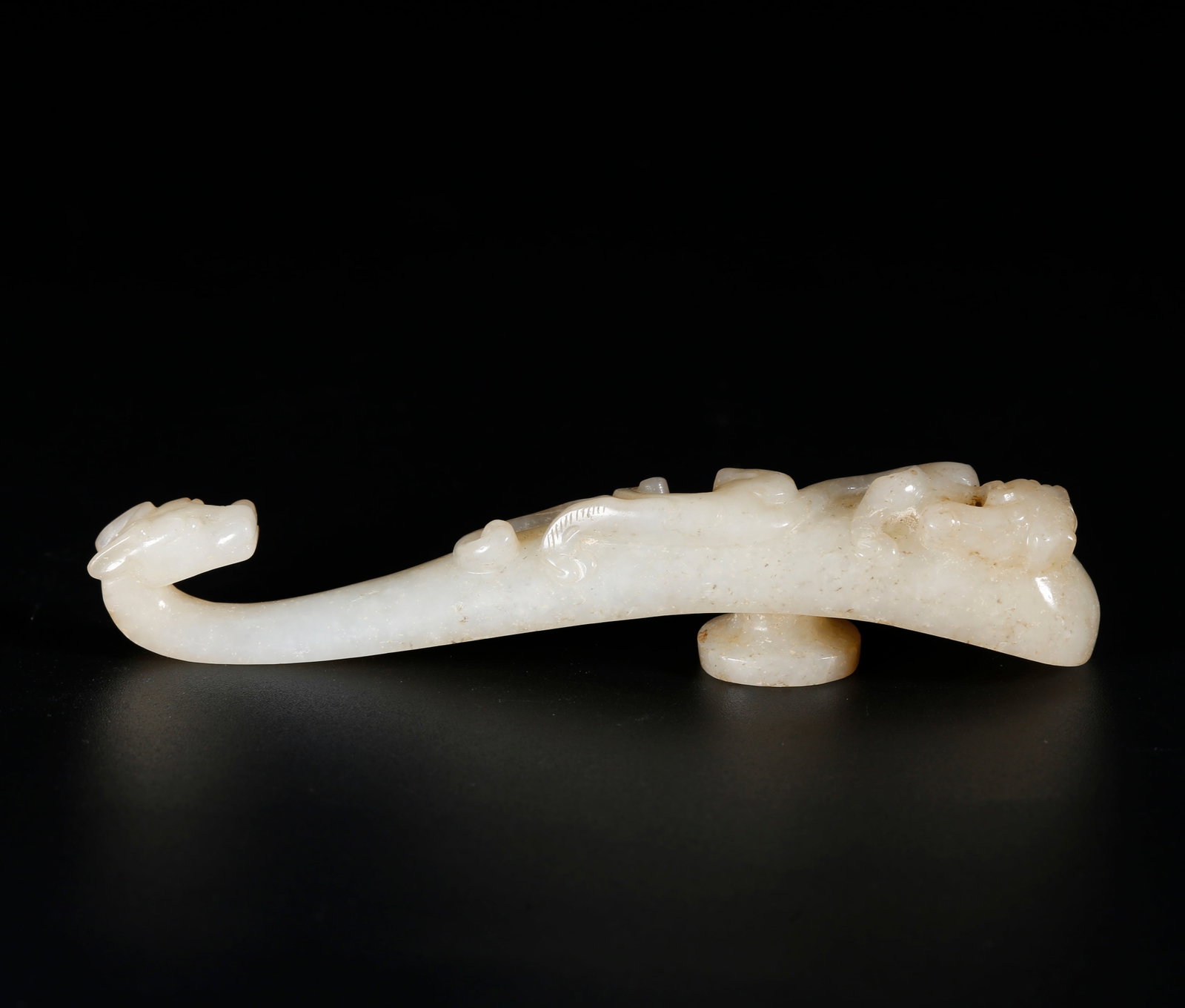 A HETIAN JADE DRAGON BELT HOOK (1 of 9)