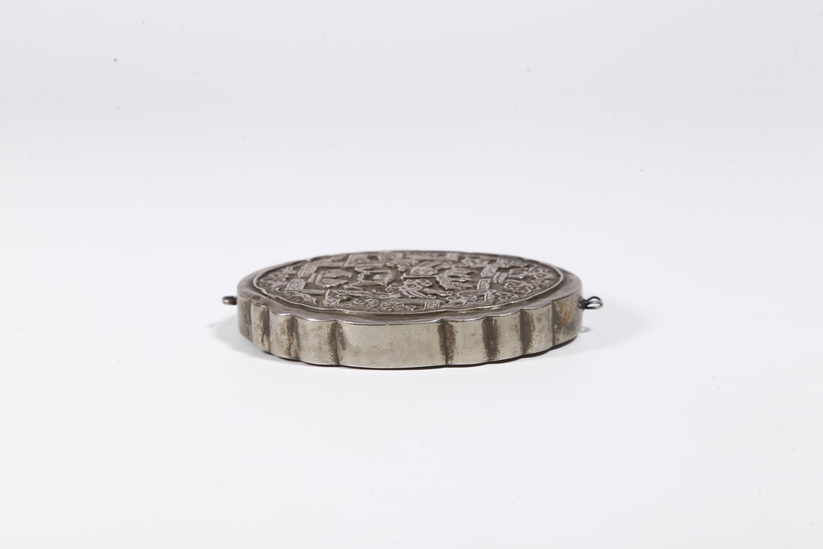 A SILVER PENDANT WITH DRAGON AND CLOUD PATTERNS - 3