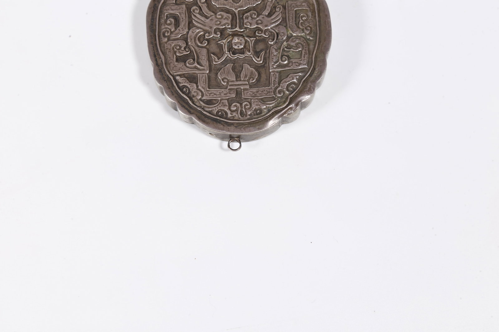 A SILVER PENDANT WITH DRAGON AND CLOUD PATTERNS - 6