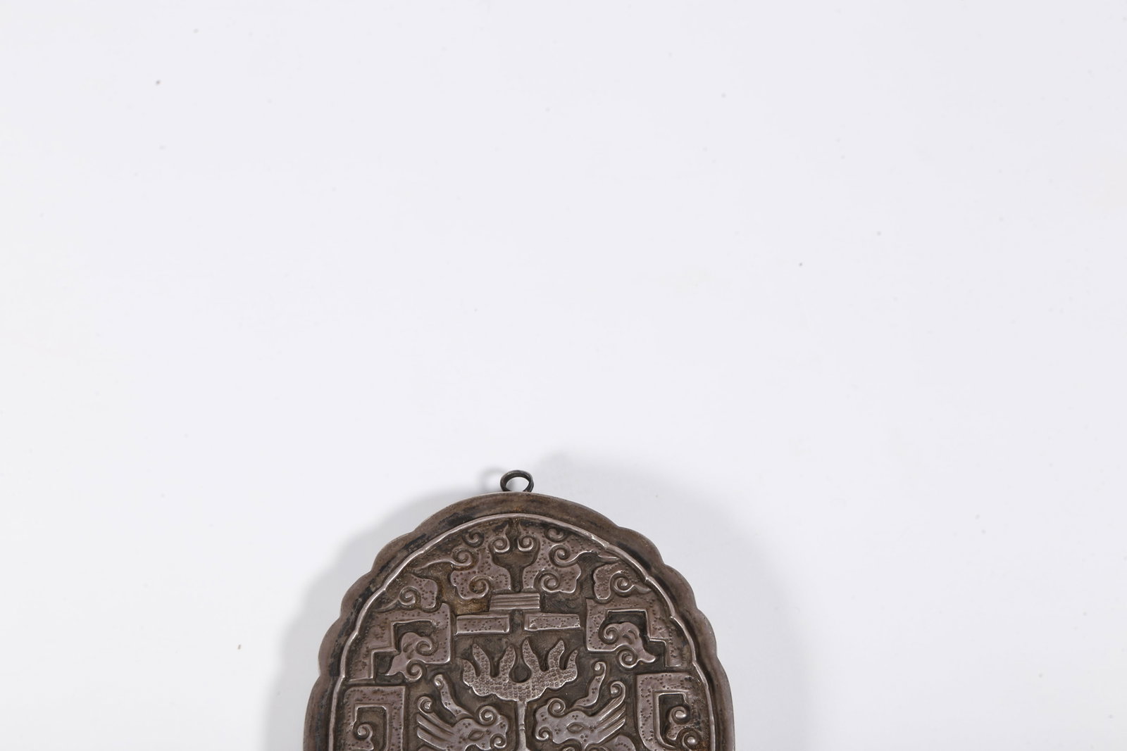 A SILVER PENDANT WITH DRAGON AND CLOUD PATTERNS - 7