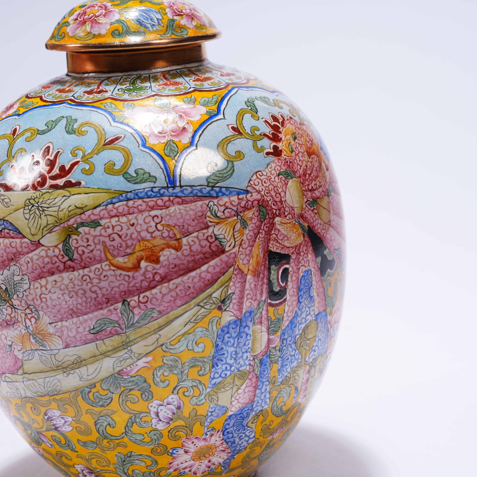 A CLOISONNÉ ENAMEL COVERED JAR WITH WRAPPER PATTERN - 7
