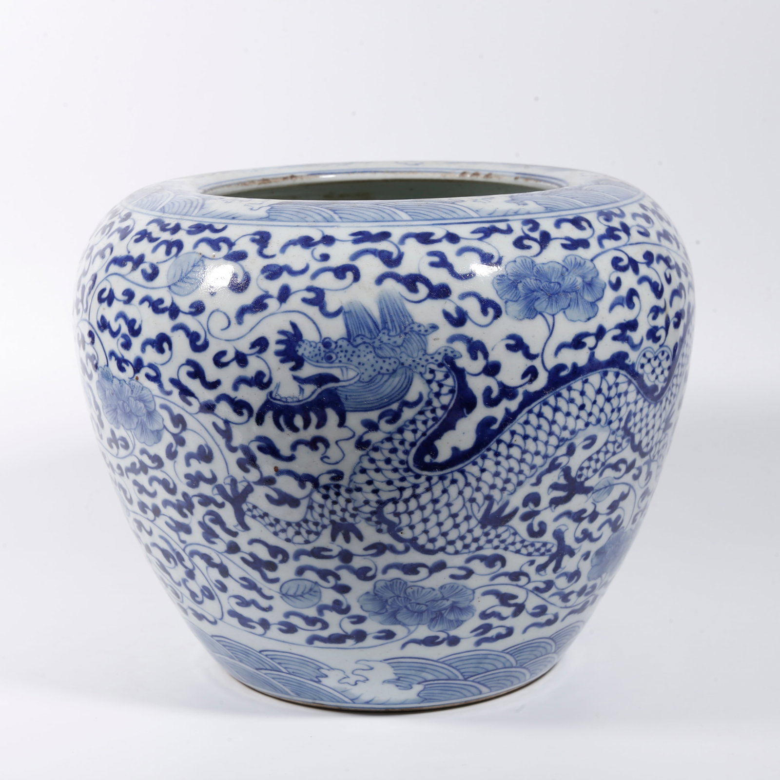 A BLUE AND WHITE JAR WITH INTERTWINED FLORAL DRAGON PATTERNS: Blue and White Jar with Intertwined Floral Dragon Patterns