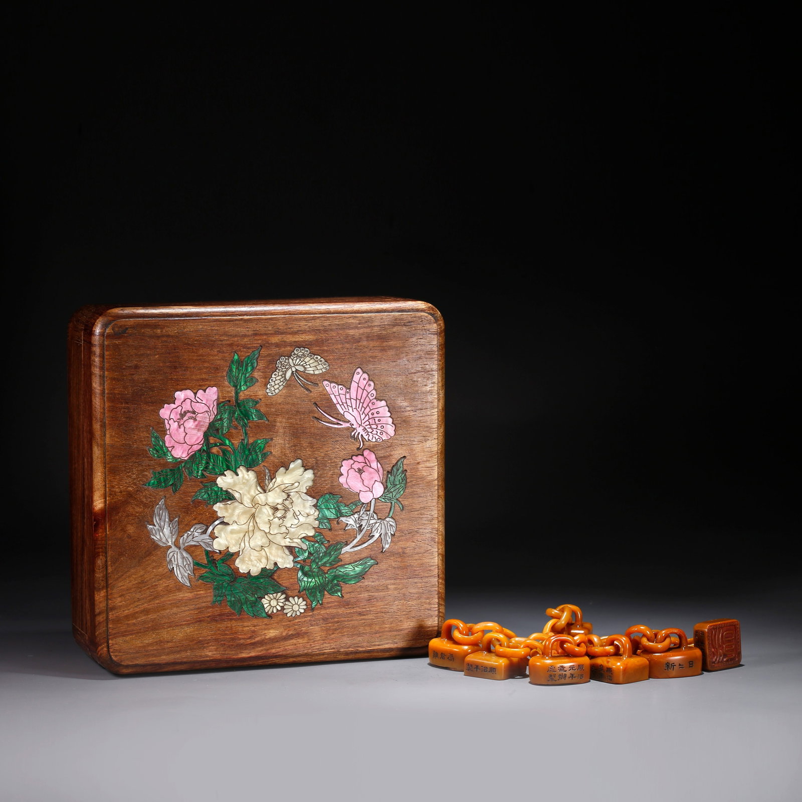 A SEVEN-PIECE COMBINED SEAL CARVED FROM SHOUSHAN TIANHUANG STONE: Seven-Piece Combined Seal Carved from Shoushan Tianhuang Stone