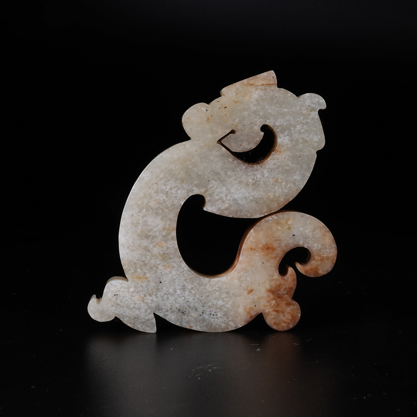 A ANCIENT JADE S-SHAPED DRAGON PENDANT (1 of 9)