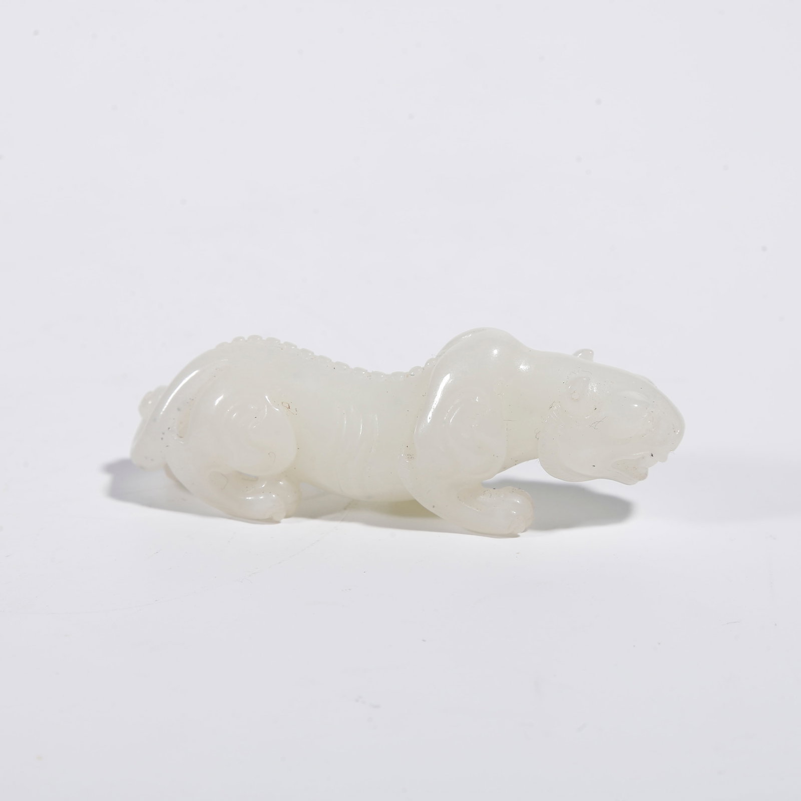 A ANIMAL-SHAPED HETIAN JADE CARVING ORNAMENT (1 of 10)