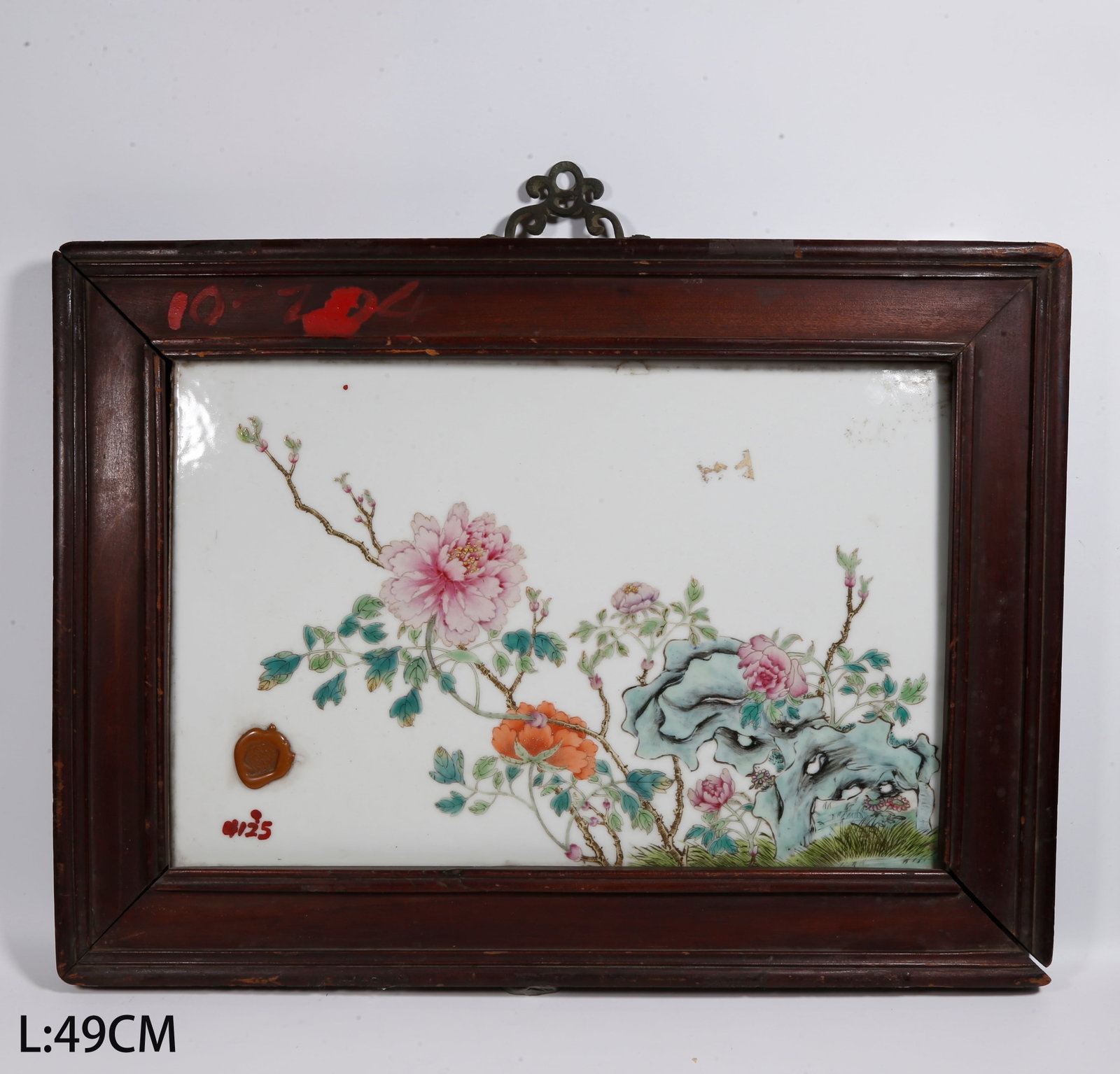 A FAMILLE ROSE PORCELAIN PLAQUE WITH ROCK AND FLORAL PATTERN (PAIR): Famille Rose Porcelain Plaque with Rock and Floral Pattern (Pair)