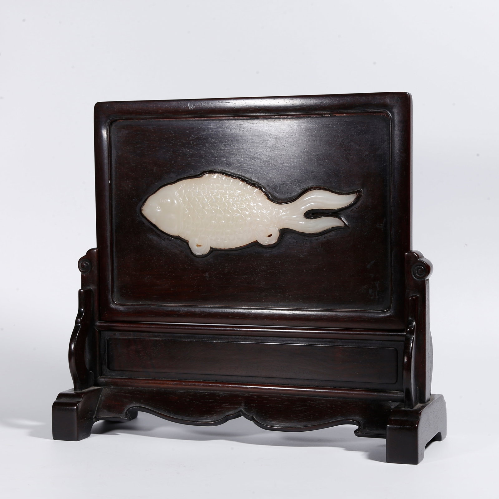 A RED SANDALWOOD TABLE SCREEN INLAID WITH FISH-SHAPED HETIAN JADE CARVINGS (1 of 10)