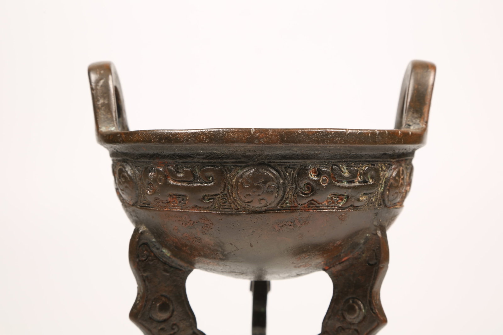 A BRONZE TRIPOD DING - 5
