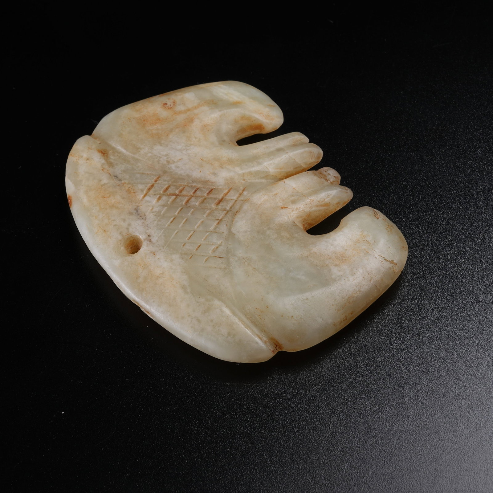 A ANCIENT JADE COMB - 7