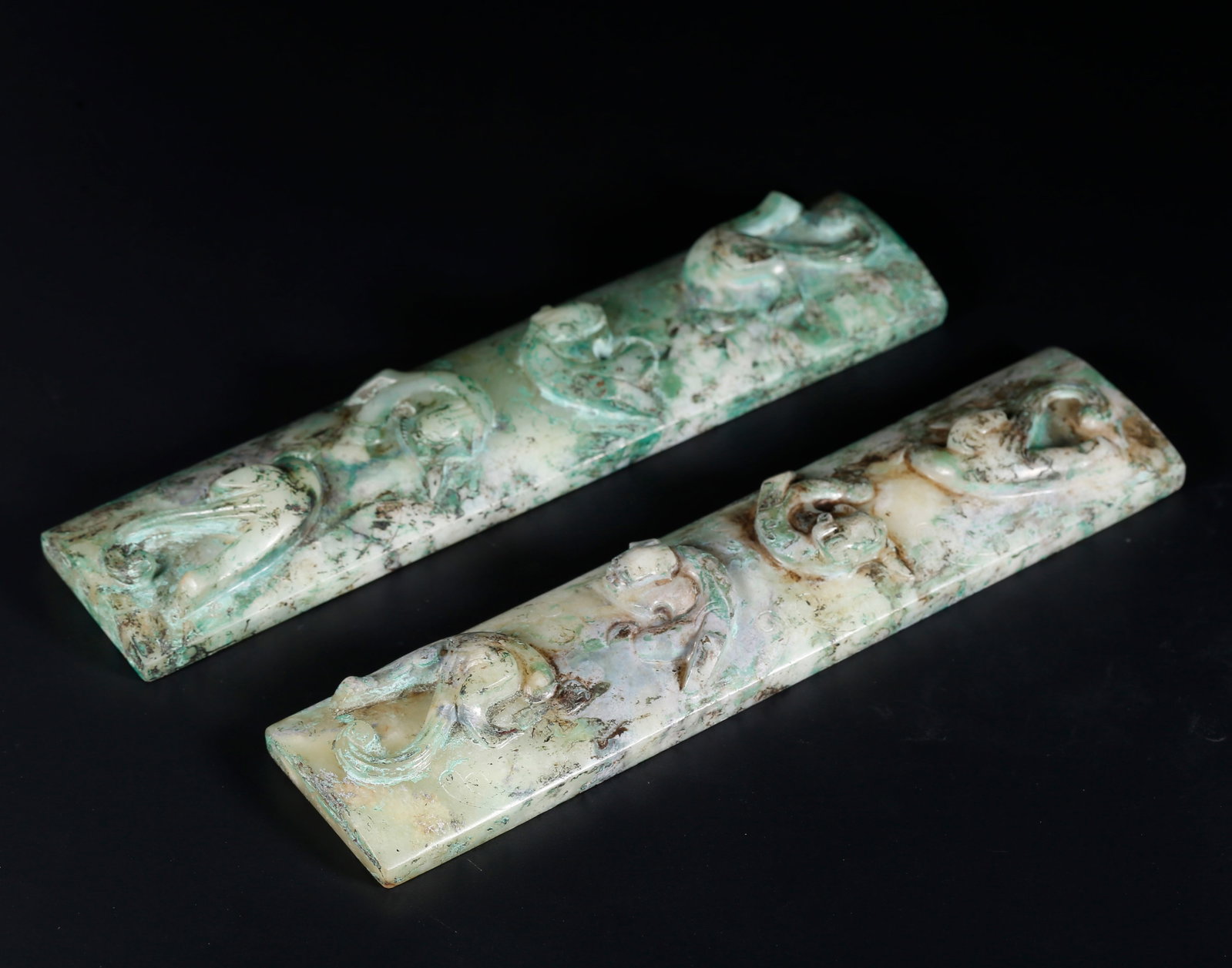 A HETIAN JADE PAPERWEIGHT CARVED WITH DRAGON PATTERNS (A PAIR): Hetian Jade Paperweight Carved with Dragon Patterns (A Pair)