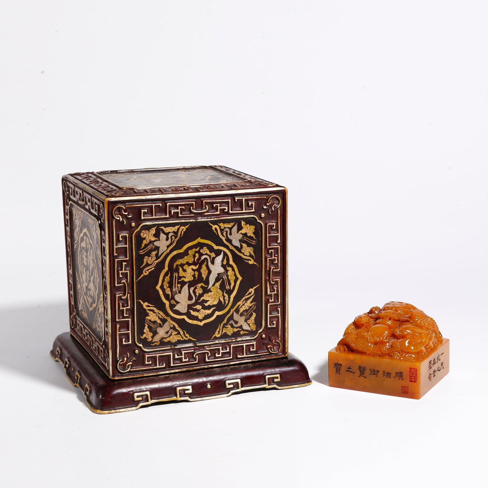 A SHOUSHAN TIANHUANG STONE SEAL CARVED WITH TRIPLE DRAGON PATTERN: Shoushan Tianhuang Stone Seal Carved with Triple Dragon Pattern