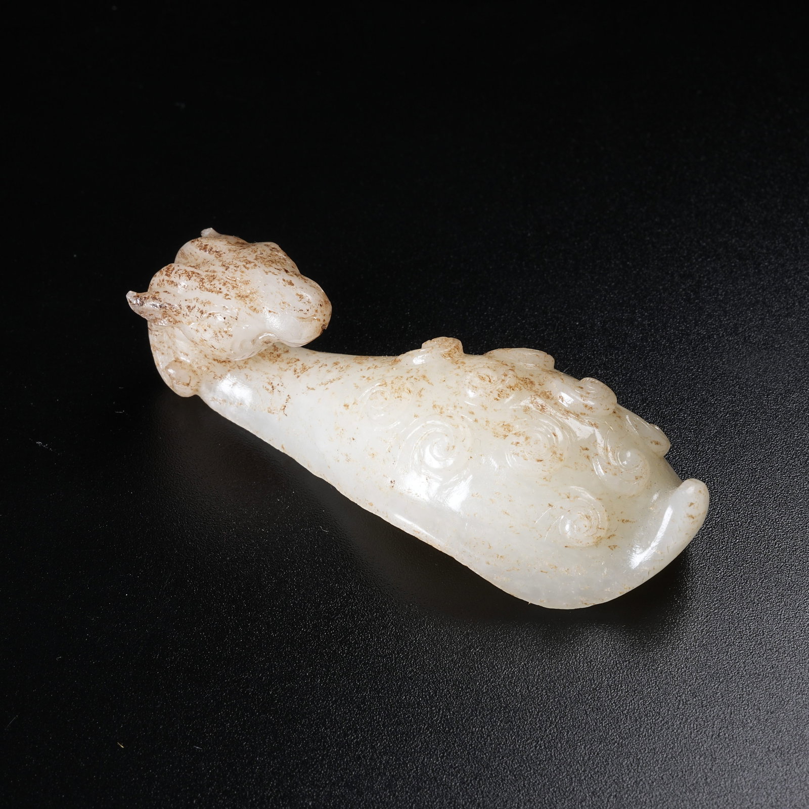 A ANCIENT JADE BELT HOOK WITH DRAGON HEAD TERMINAL (1 of 8)