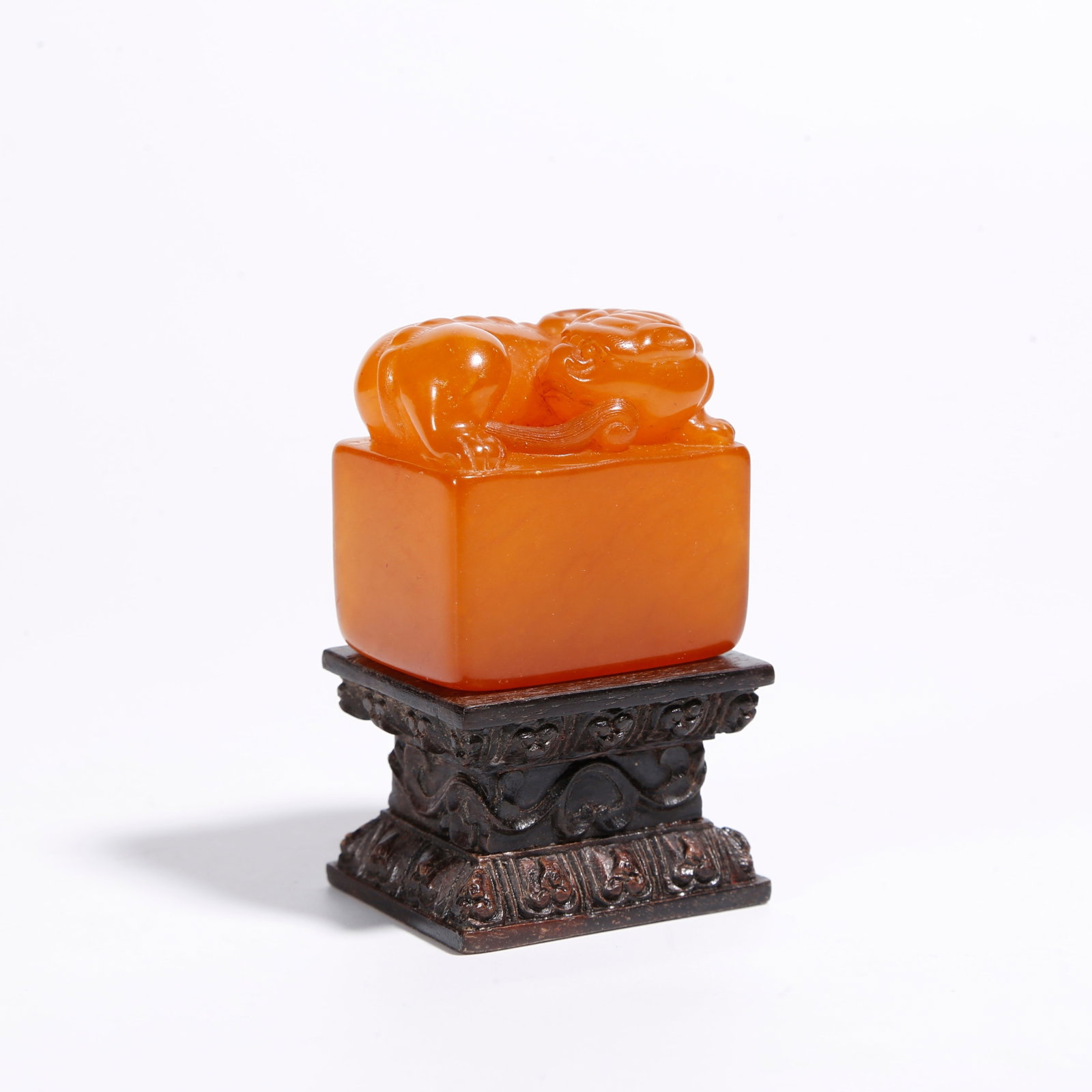 A SHOUSHAN TIANHUANG STONE SEAL WITH BEAST KNOB (1 of 8)