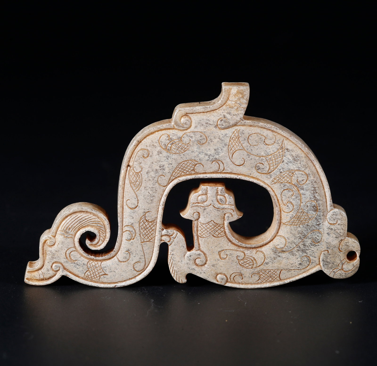 A ARCHAIC JADE DRAGON-SHAPED PENDANT (1 of 10)