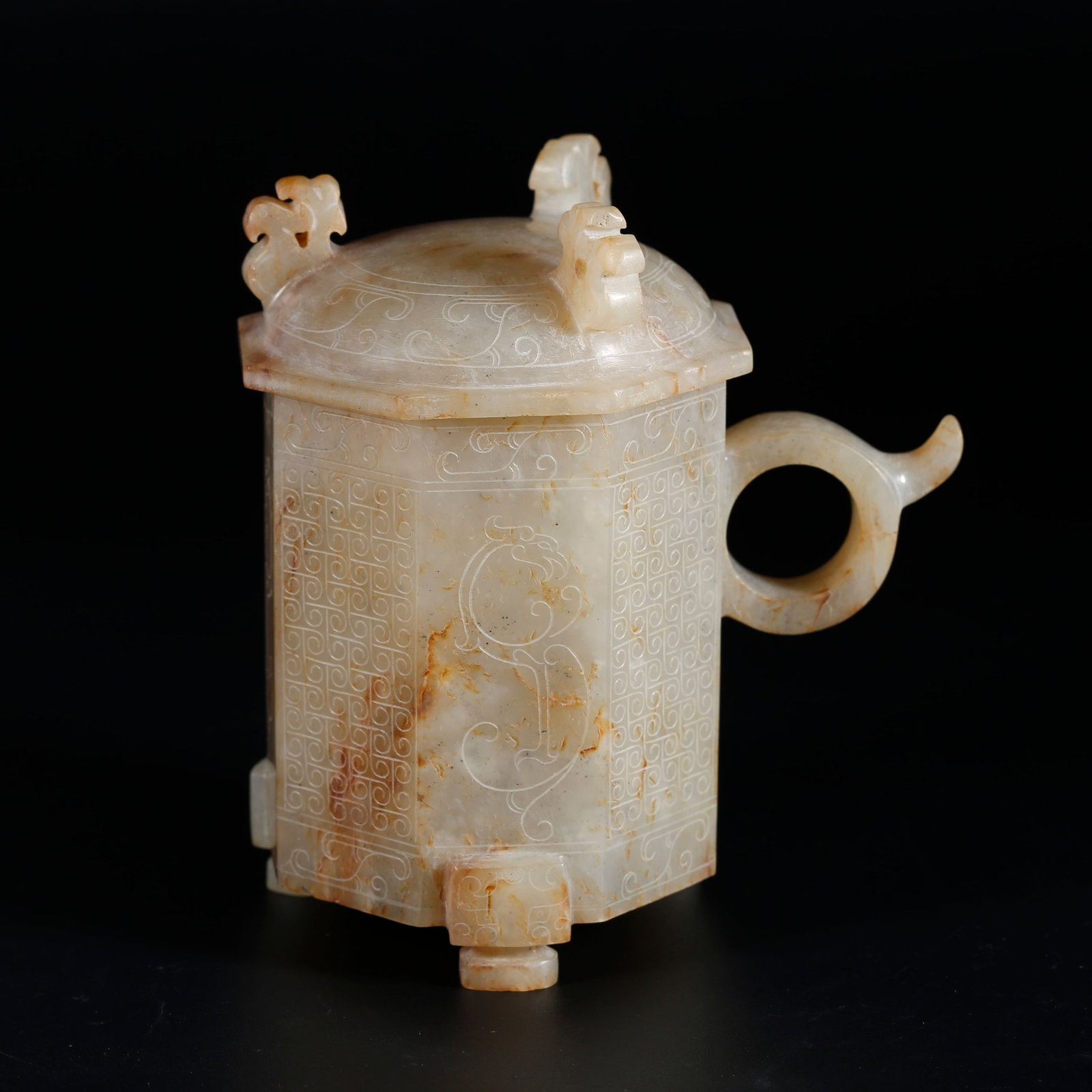 A ARCHAIC JADE LIDDED CUP WITH DRAGON CARVINGS (1 of 9)