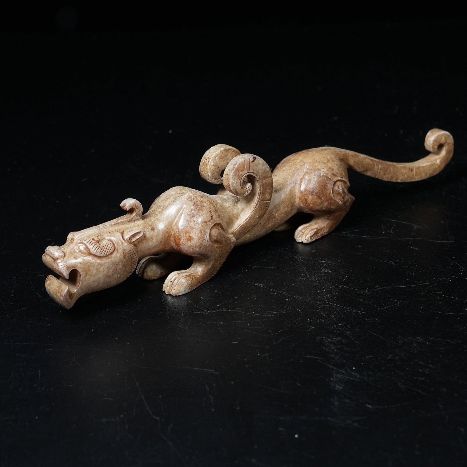 A ARCHAIC JADE TIGER-SHAPED ORNAMENT (1 of 8)