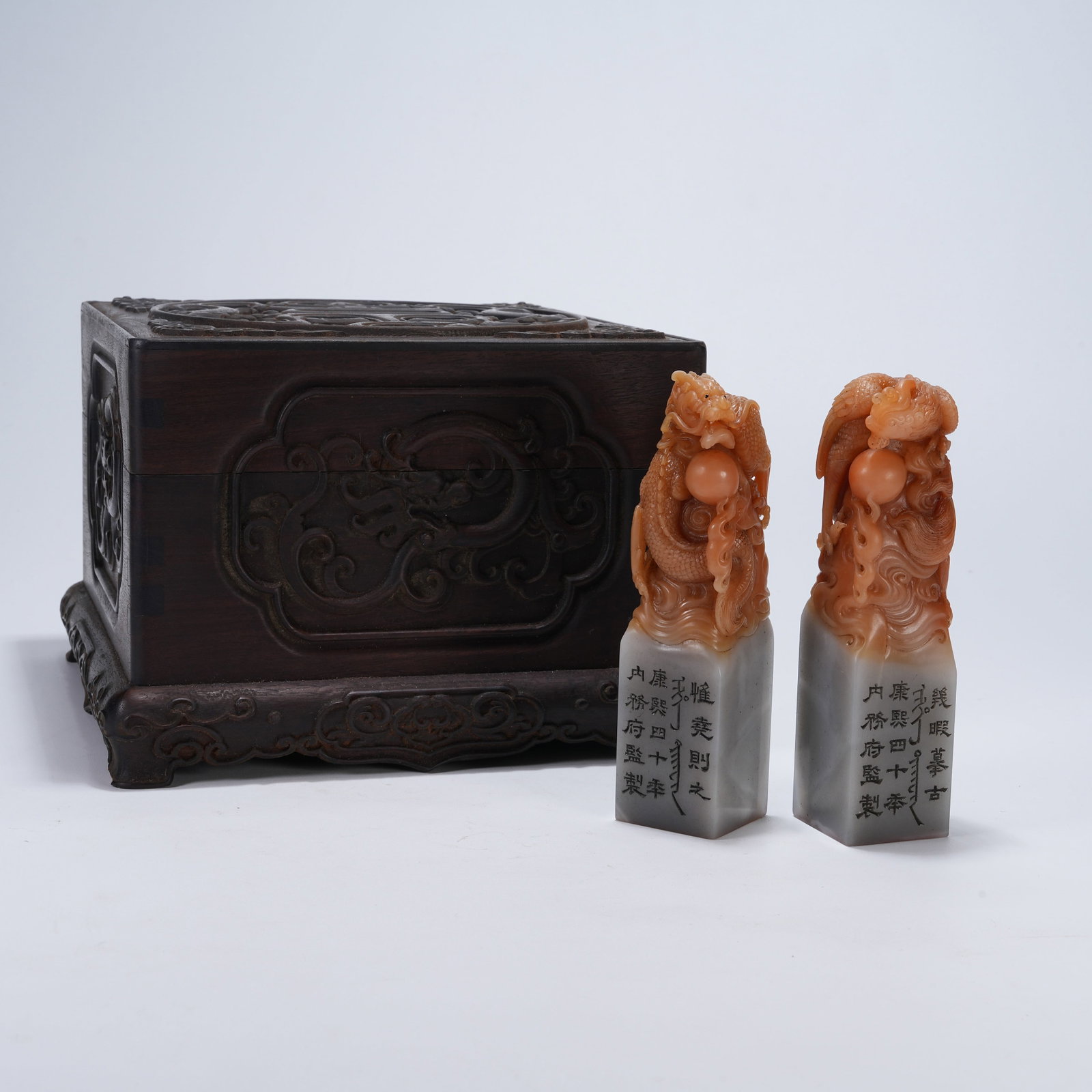 A GROUP OF SHOUSHAN STONE SEALS WITH DRAGON AND PHOENIX KNOBS (1 of 9)