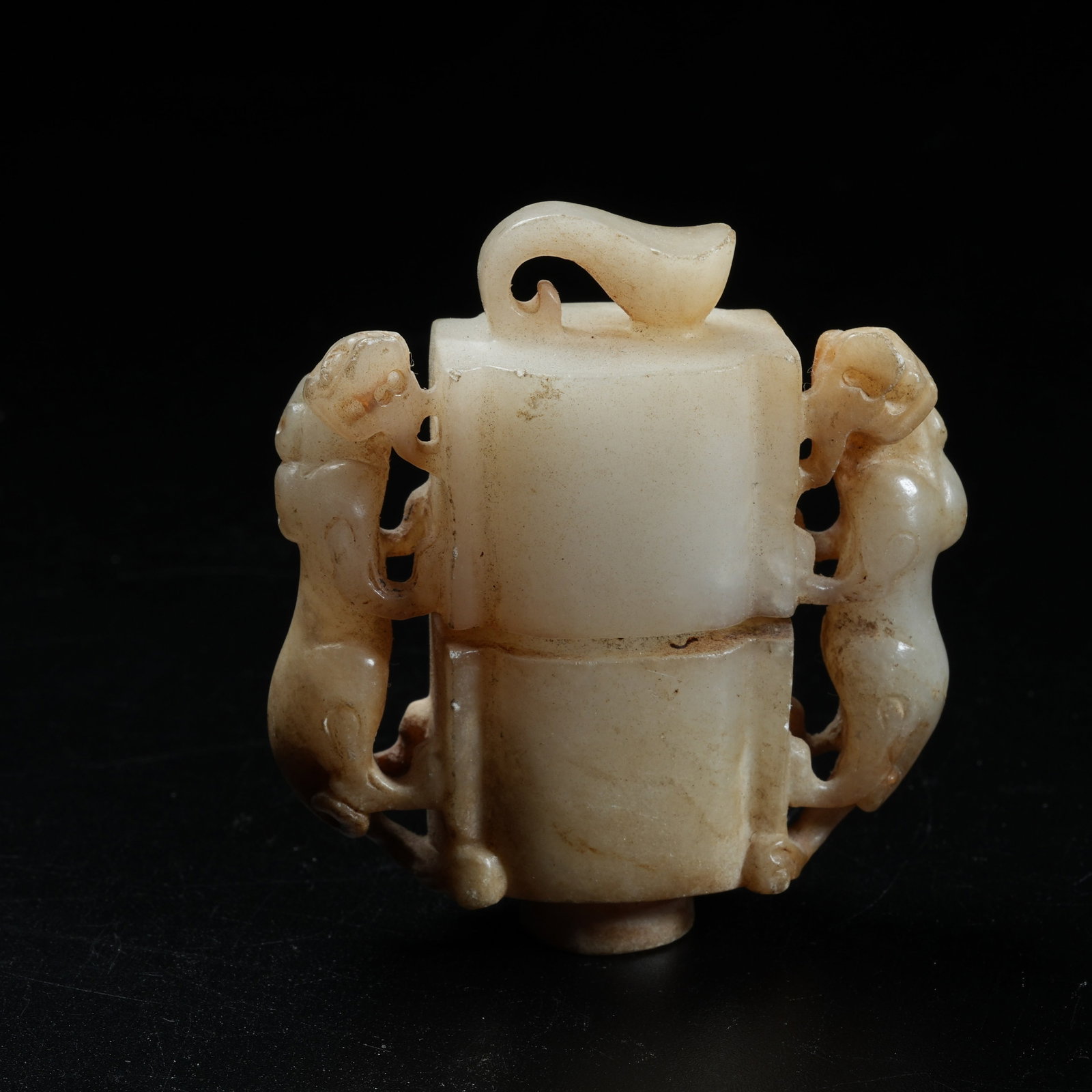 A ANCIENT JADE SOUTH-POINTER PENDANT: Ancient Jade South-pointer Pendant