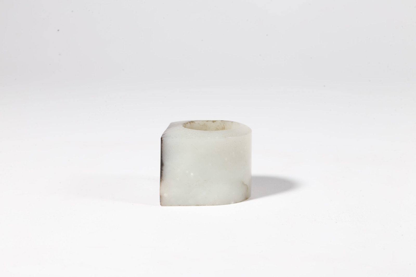 A HETIAN JADE THUMB RING - 2
