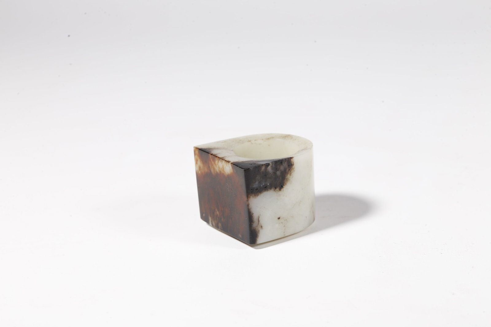 A HETIAN JADE THUMB RING - 6