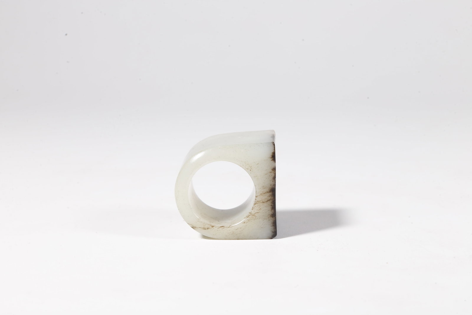 A HETIAN JADE THUMB RING - 7