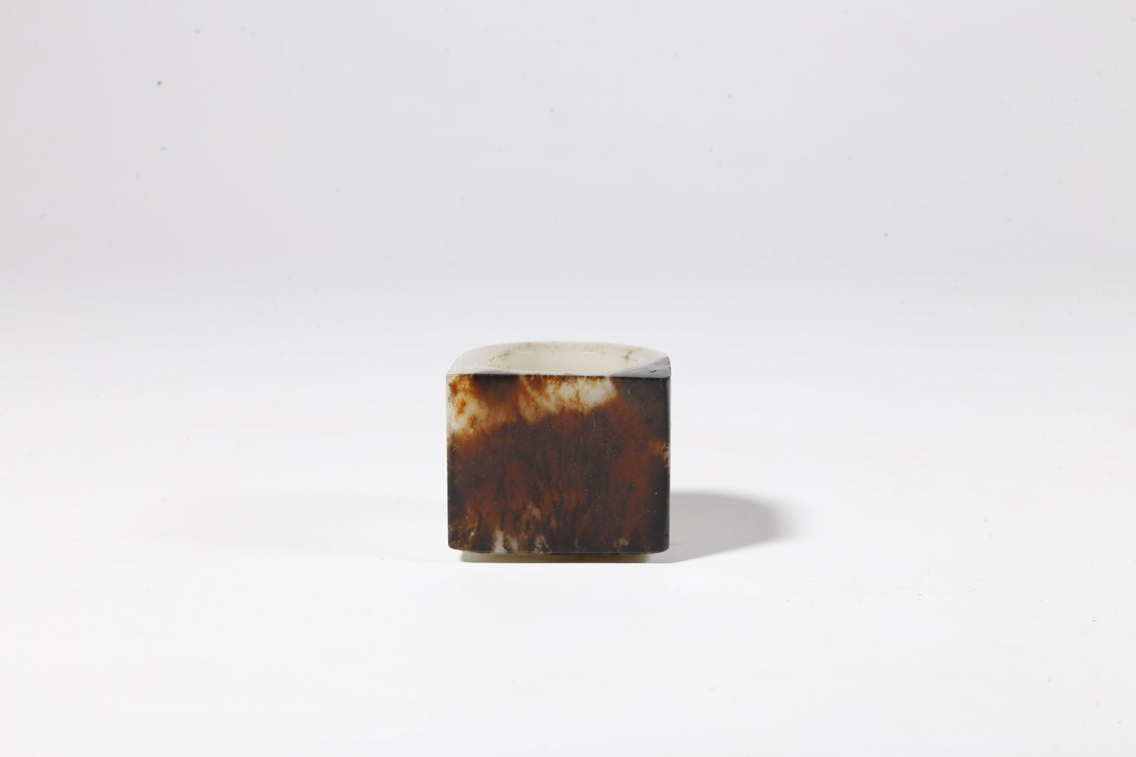 A HETIAN JADE THUMB RING - 8