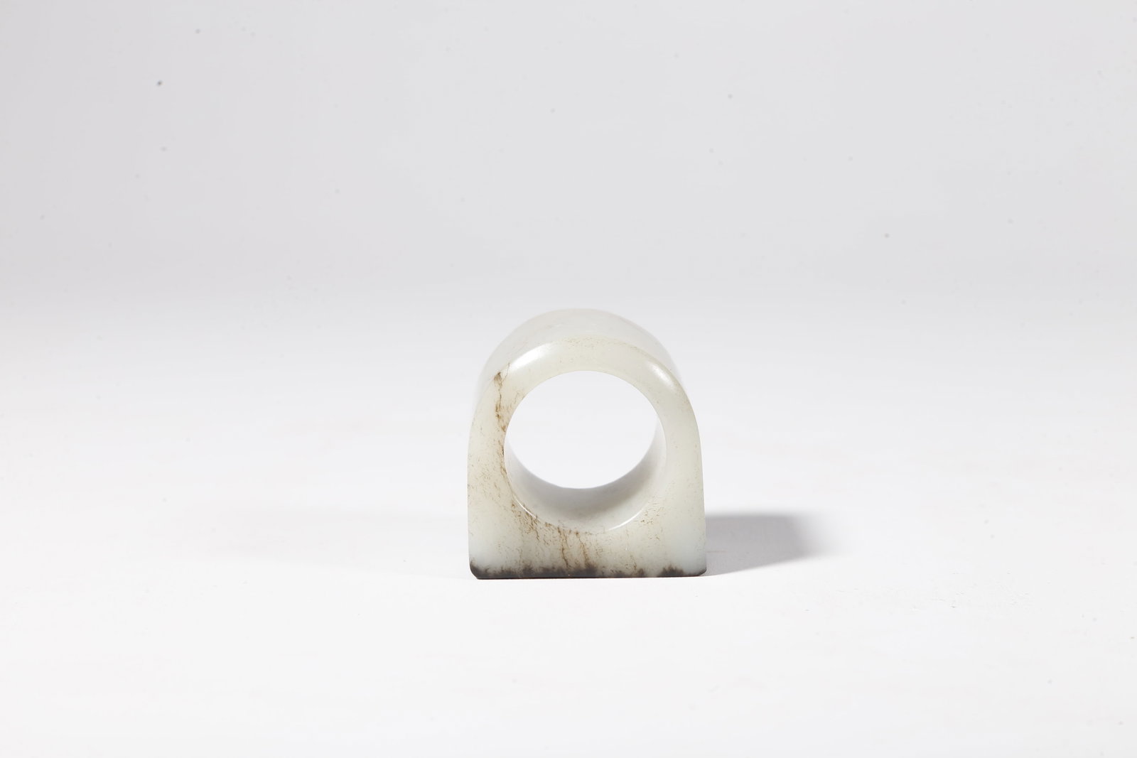 A HETIAN JADE THUMB RING - 9