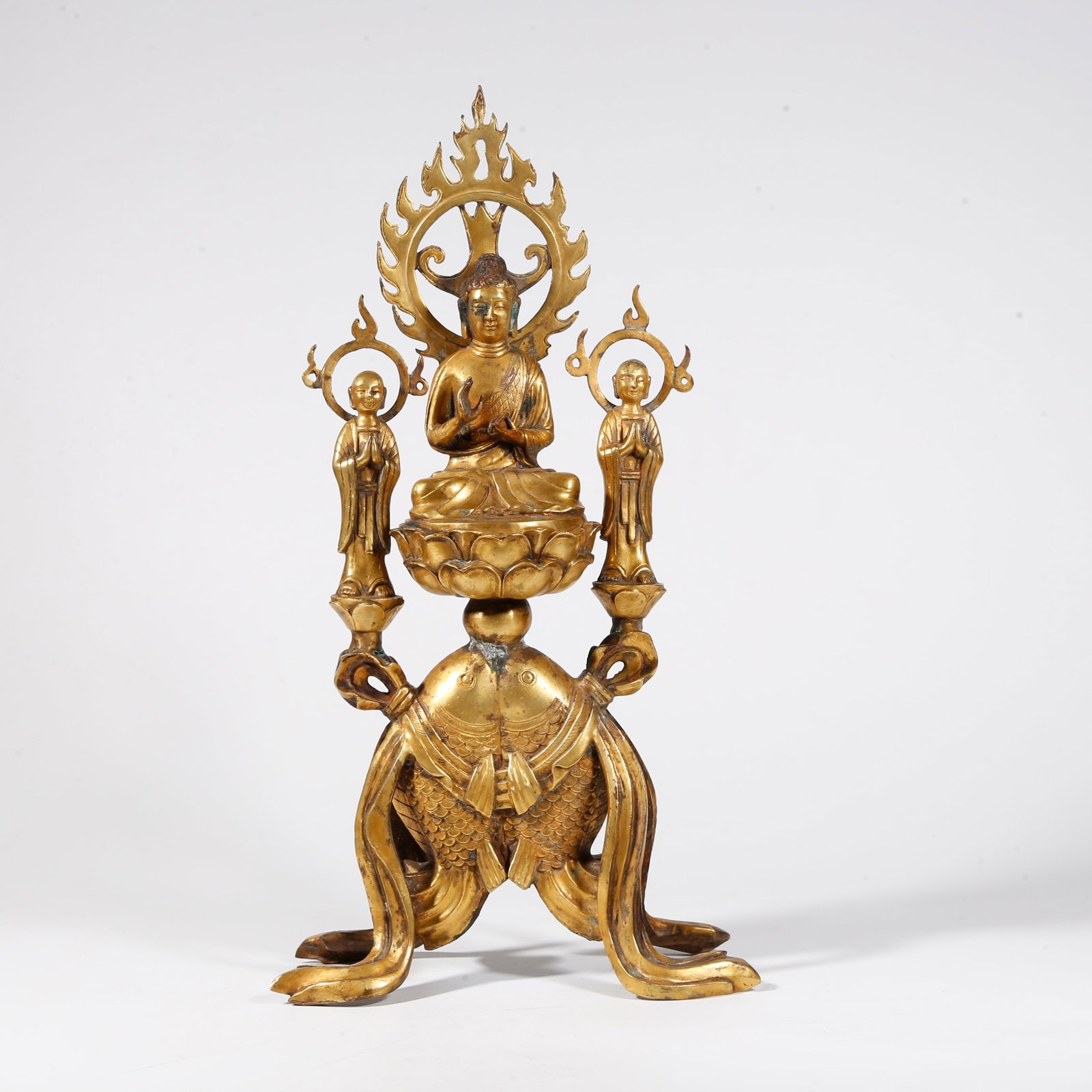A GILT BRONZE BUDDHA STATUE (1 of 10)