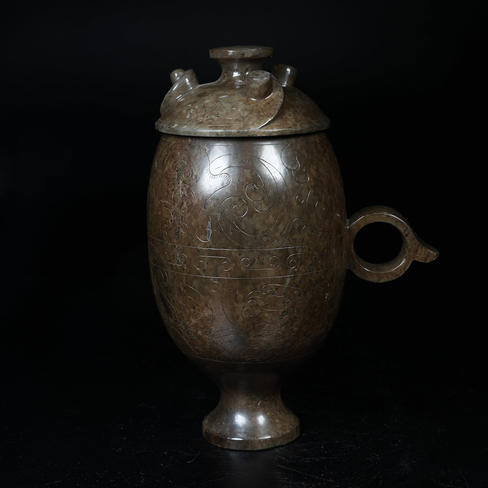 A ARCHAIC JADE LIDDED CUP WITH DRAGON PATTERNS: Archaic Jade Lidded Cup with Dragon Patterns