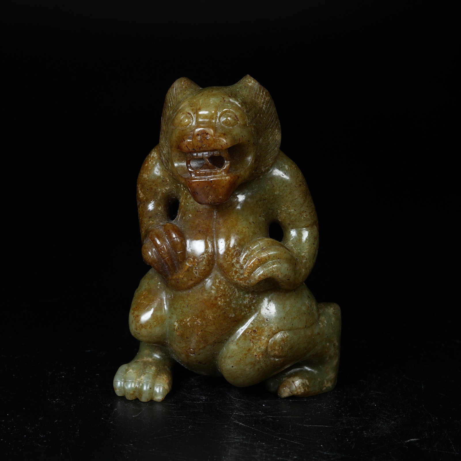 A ARCHAIC JADE BEAR ORNAMENT: Archaic Jade Bear Ornament