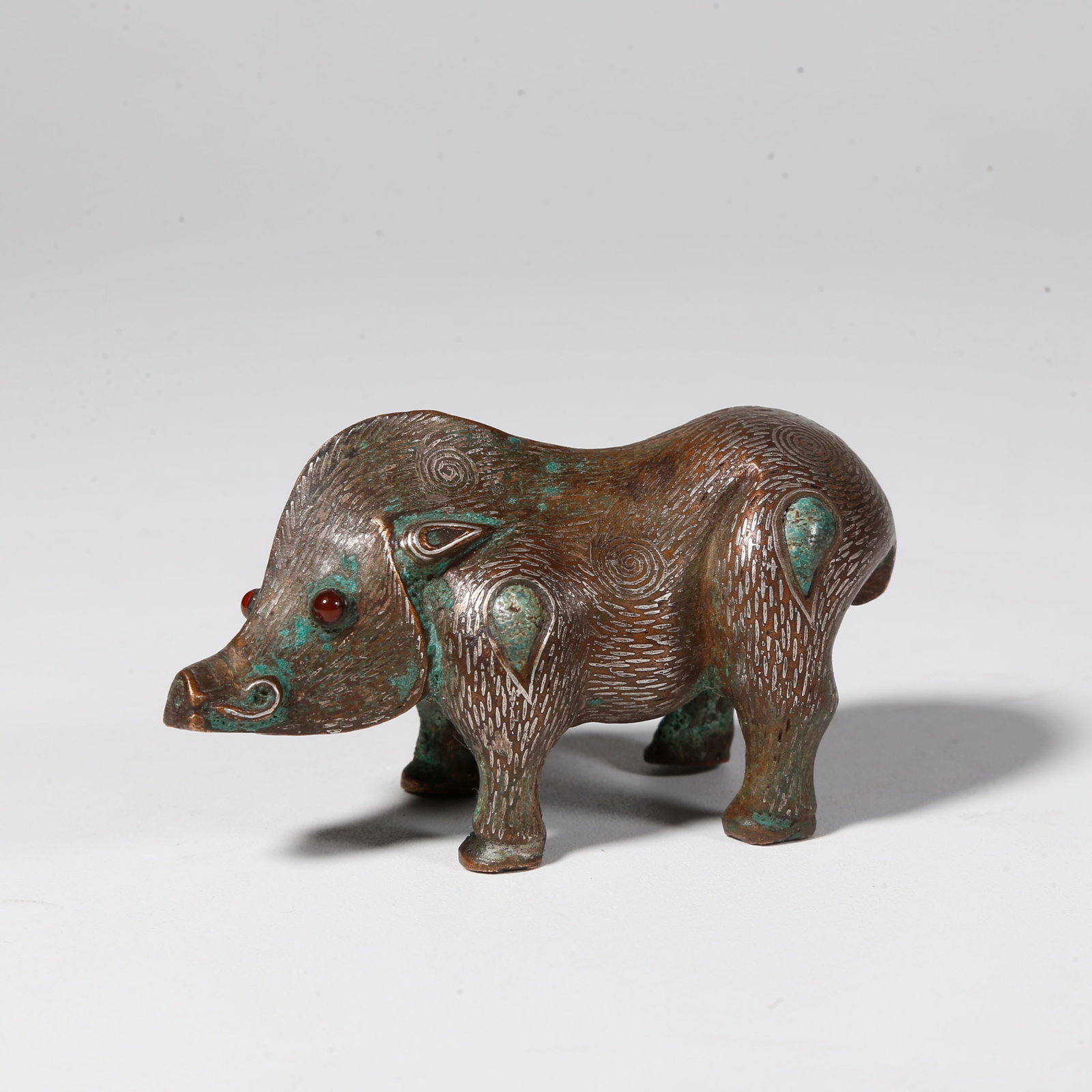 A BRONZE PIG ORNAMENT: Bronze Pig Ornament
