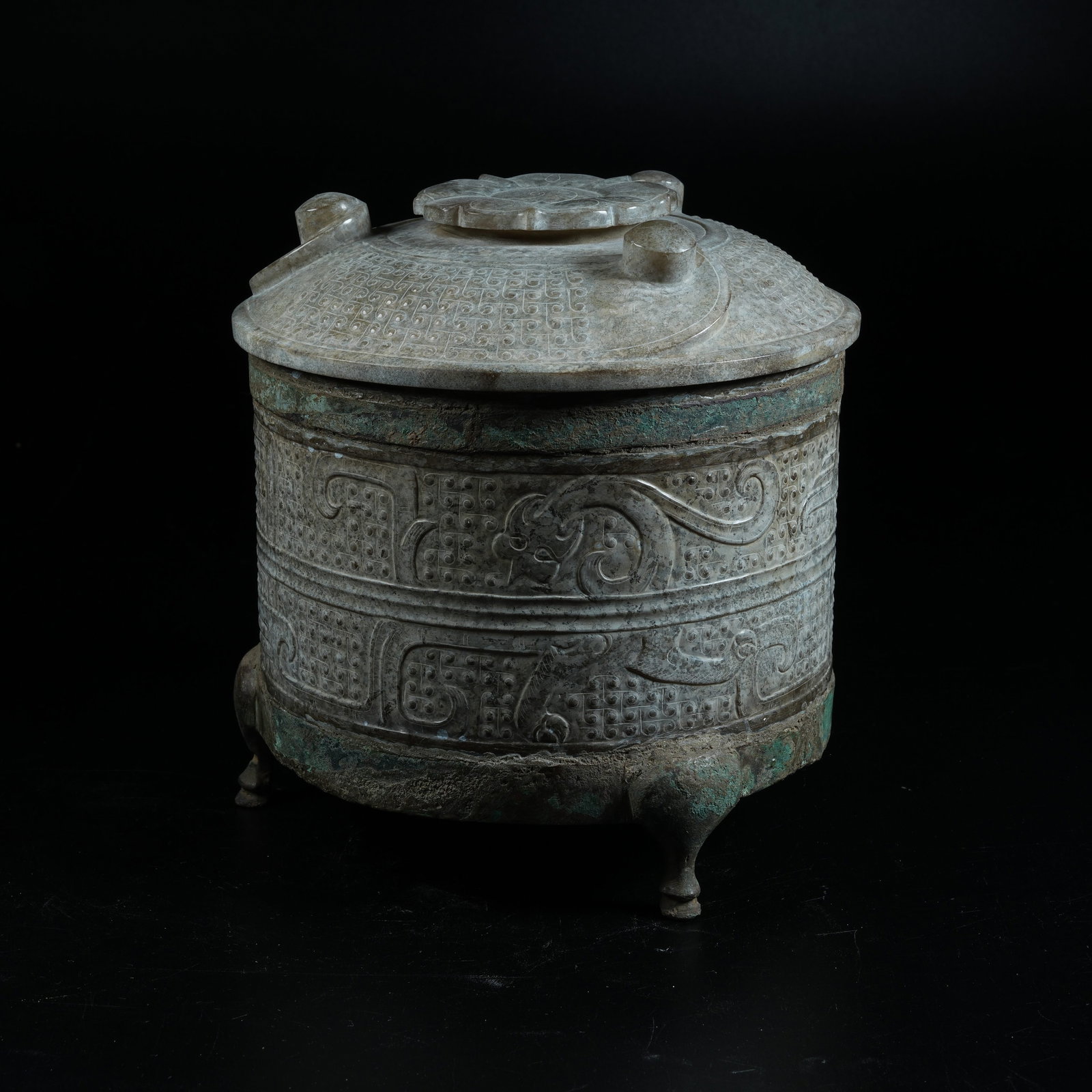A ANCIENT JADE COVERED CENSER CARVED WITH DRAGON PATTERNS: Ancient Jade Covered Censer Carved with Dragon Patterns