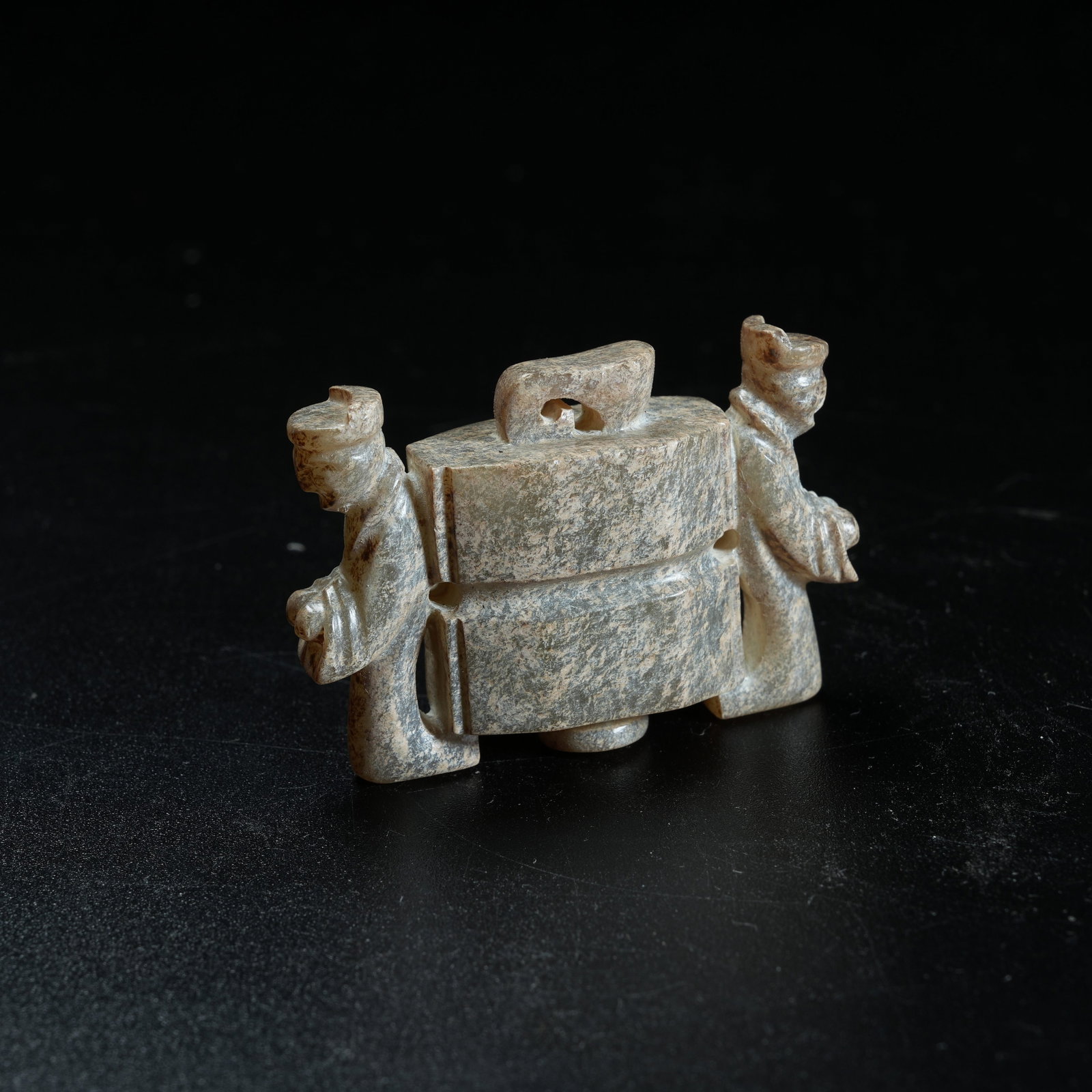 A ARCHAIC JADE DIVINE FIGURE SINAN COMPASS PENDANT (1 of 7)