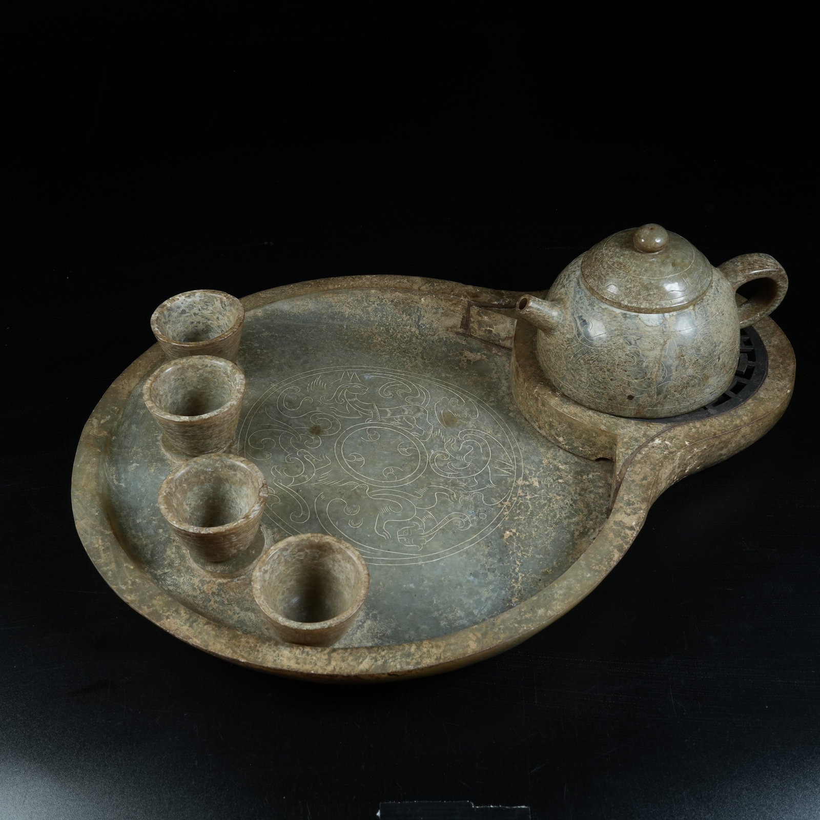 A SET OF ANCIENT JADE TEA TRAYS CARVED WITH CHI DRAGON PATTERNS (1 of 8)