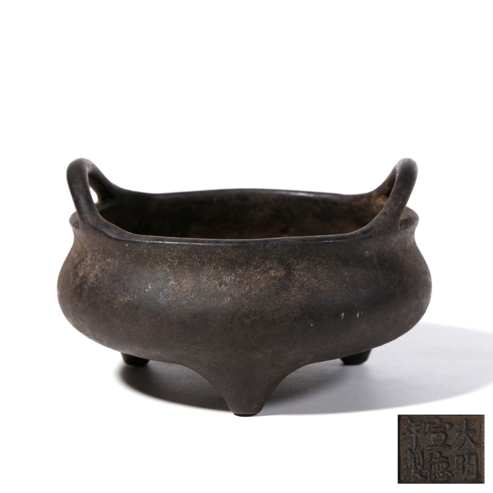 A BRONZE CENSER WITH DOUBLE BRIDGE EARS (1 of 9)