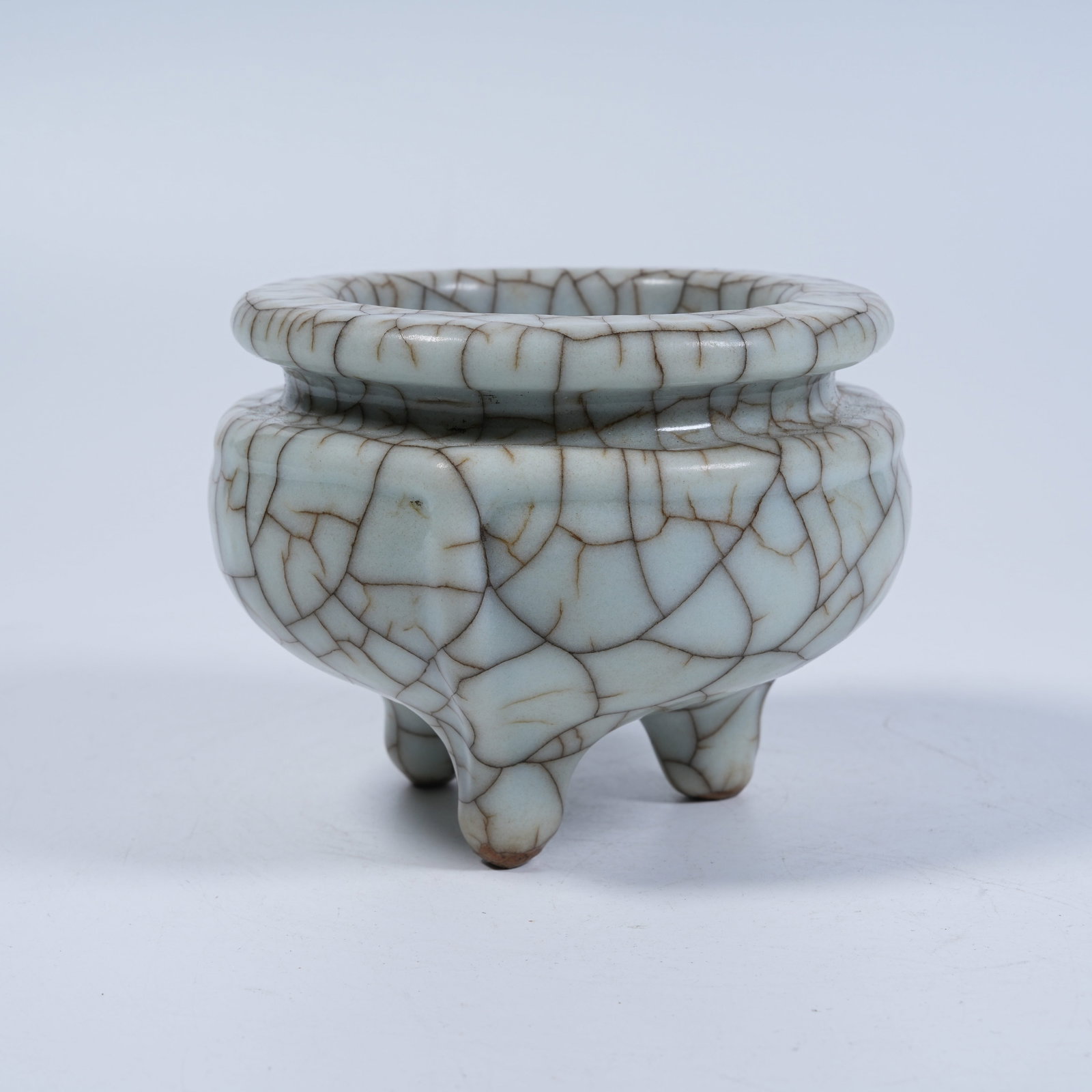 A RIBBED CENSER OF GE KILN: Ribbed Censer of Ge Kiln