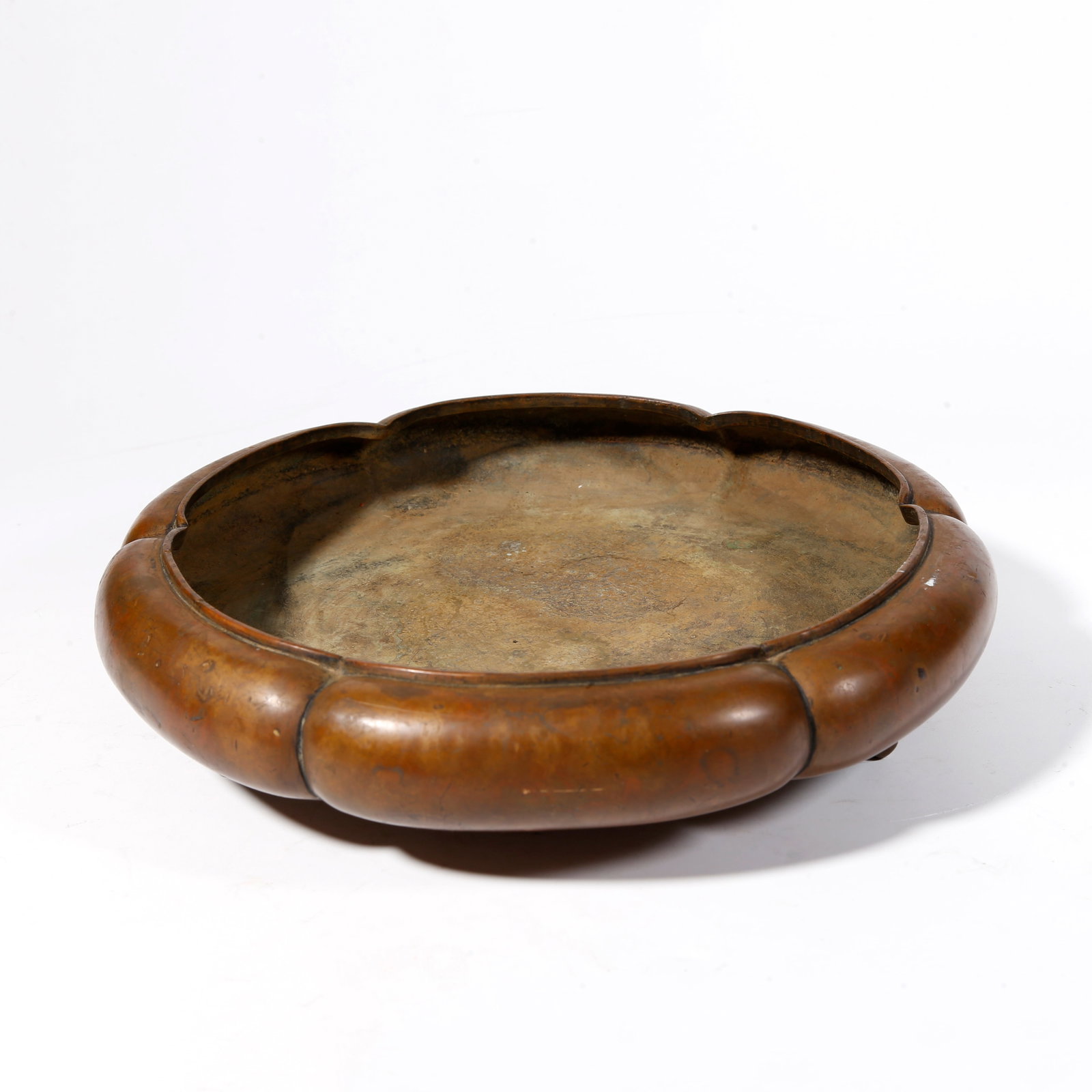 A BRONZE TRIPOD FLORAL-RIM WASHER: Bronze Tripod Floral-Rim Washer