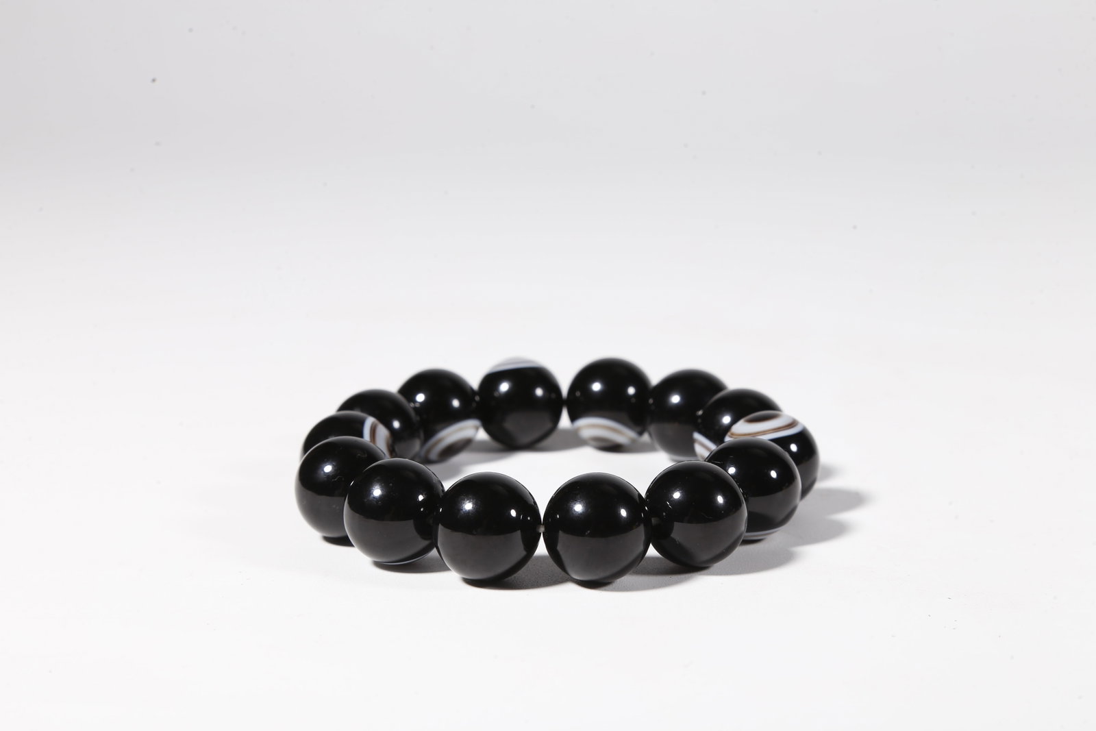 A AGATE BRACELET - 6