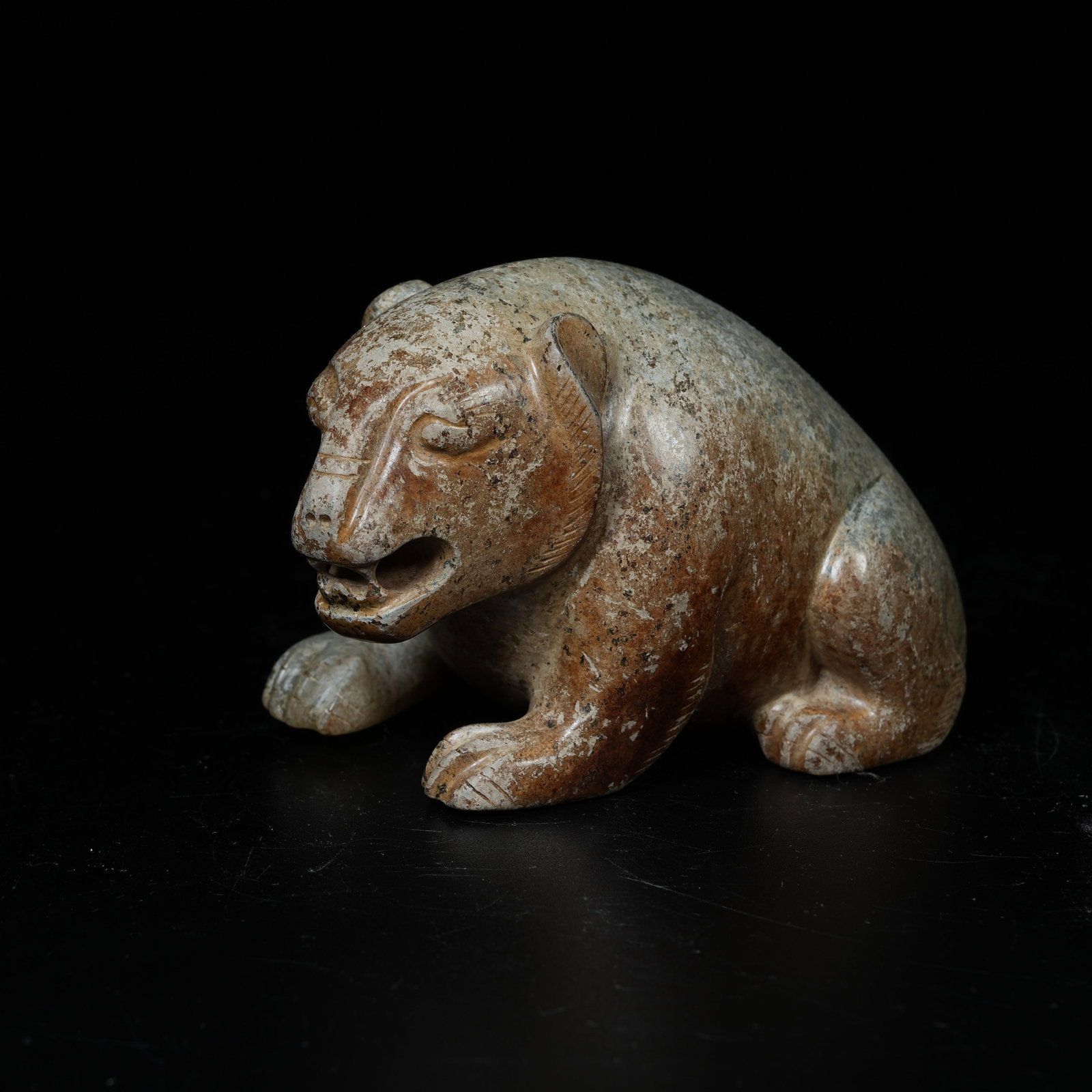 A ARCHAIC JADE BEAR ORNAMENT (1 of 8)