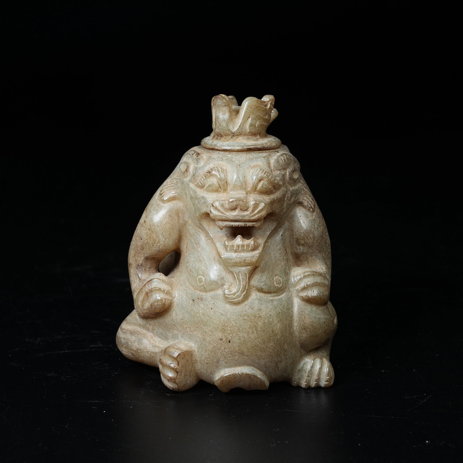A ARCHAIC JADE LIDDED CENSER WITH EAGLE AND BEAR MOTIFS: Archaic Jade Lidded Censer with Eagle and Bear Motifs