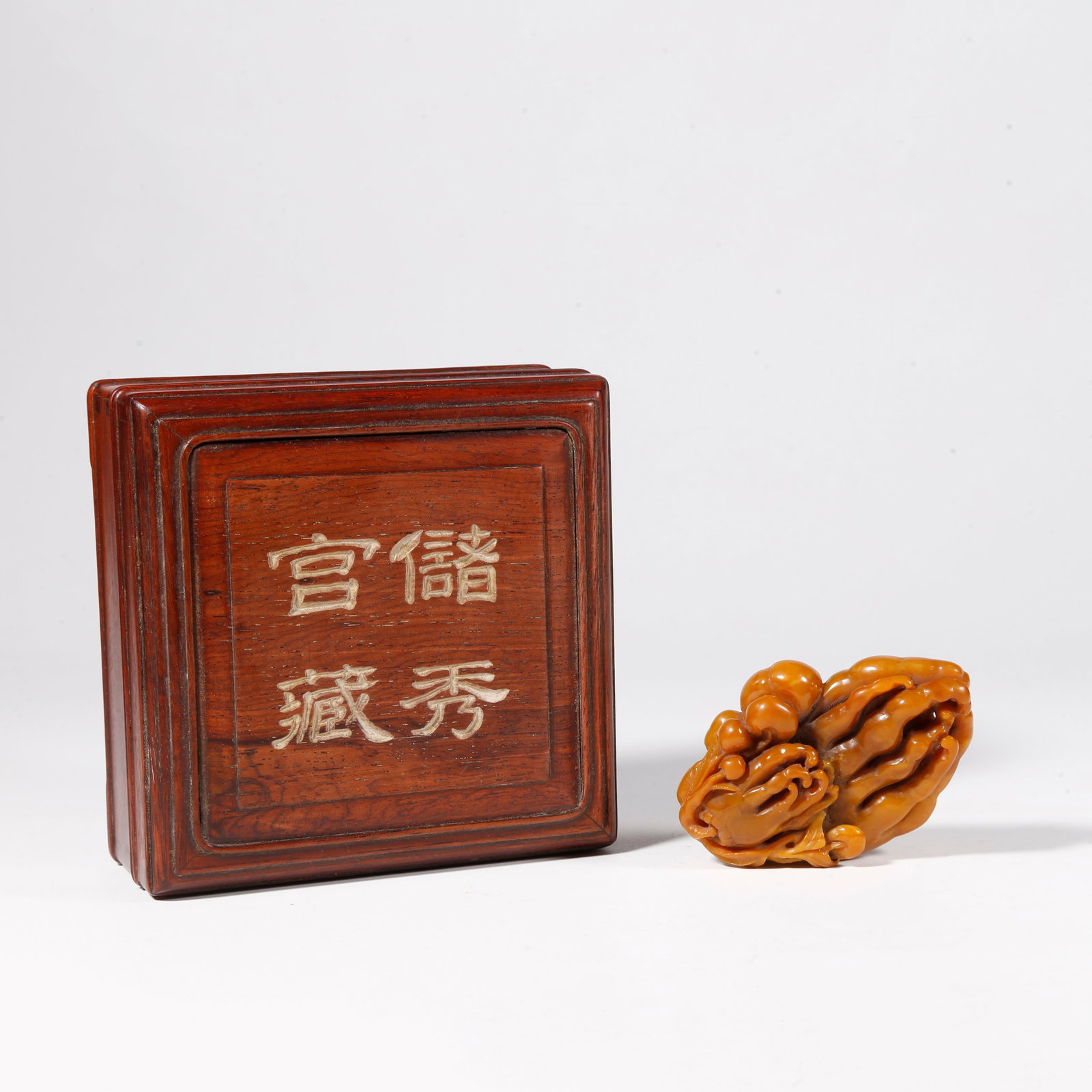 A SHOUSHAN TIANHUANG STONE FINGERED CITRON HAND ORNAMENT: Shoushan Tianhuang Stone Fingered Citron Hand Ornament