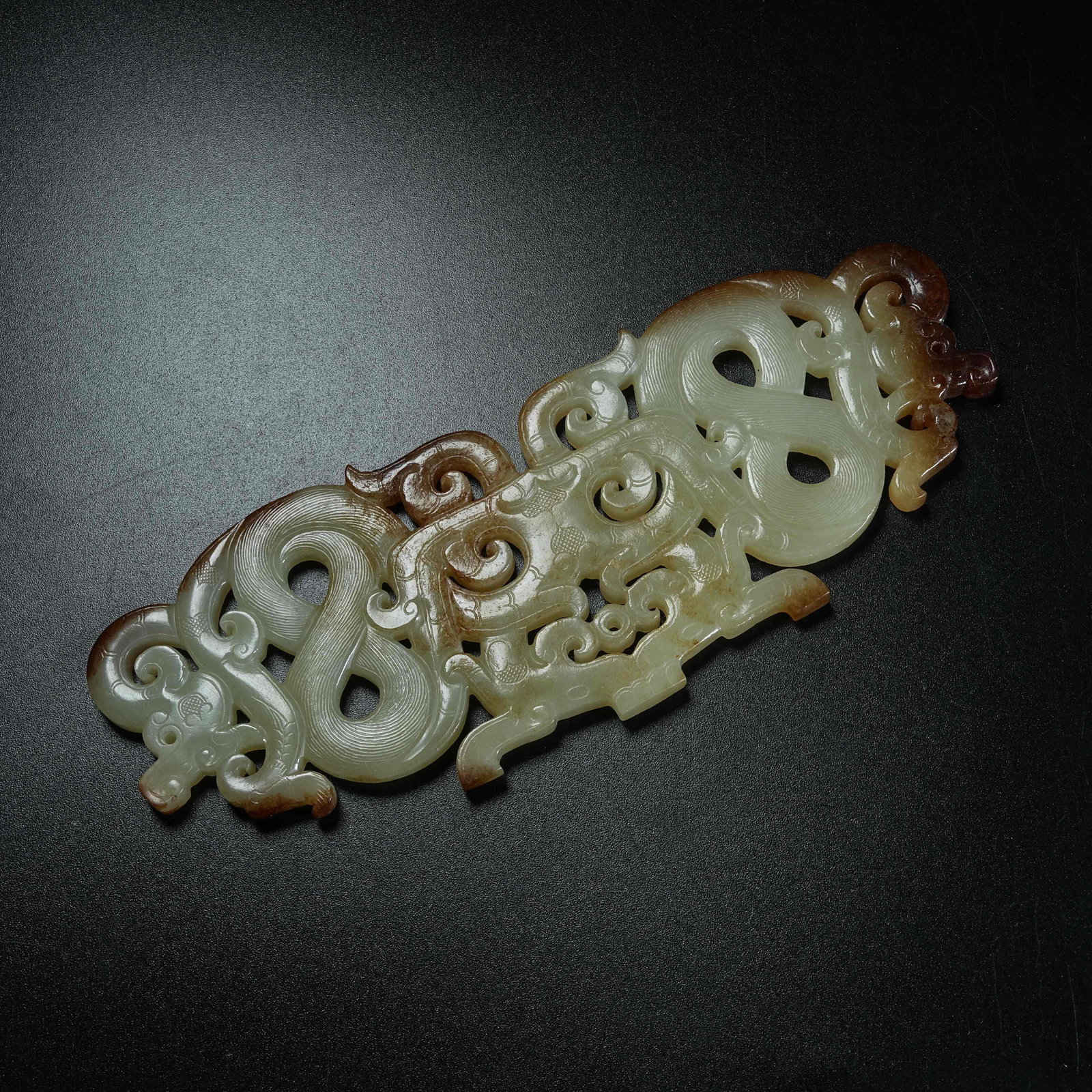 A ARCHAIC JADE ASSEMBLED PENDANT SET WITH DRAGON PATTERNS (1 of 10)